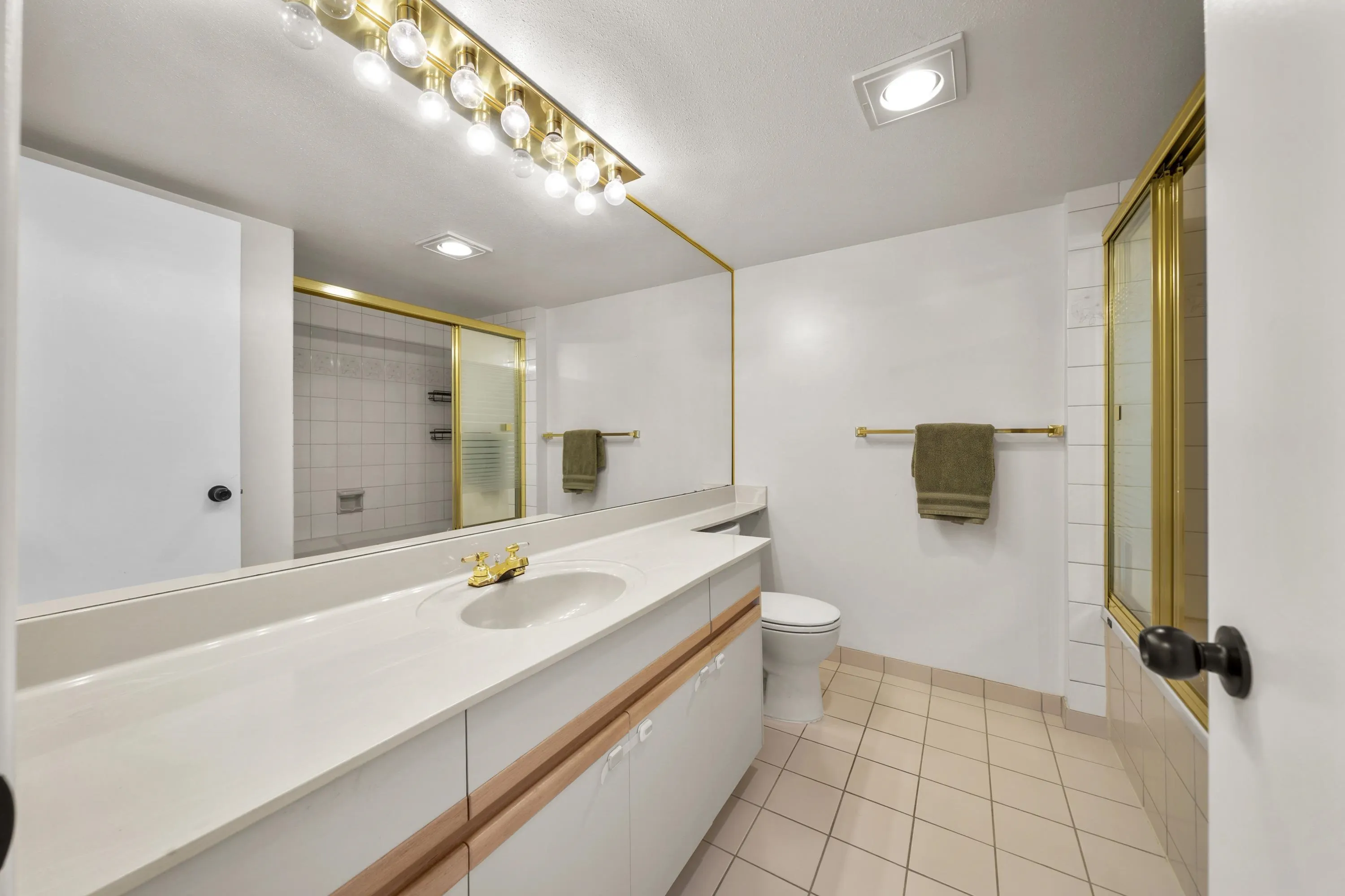 803 995 Roche Point Drive