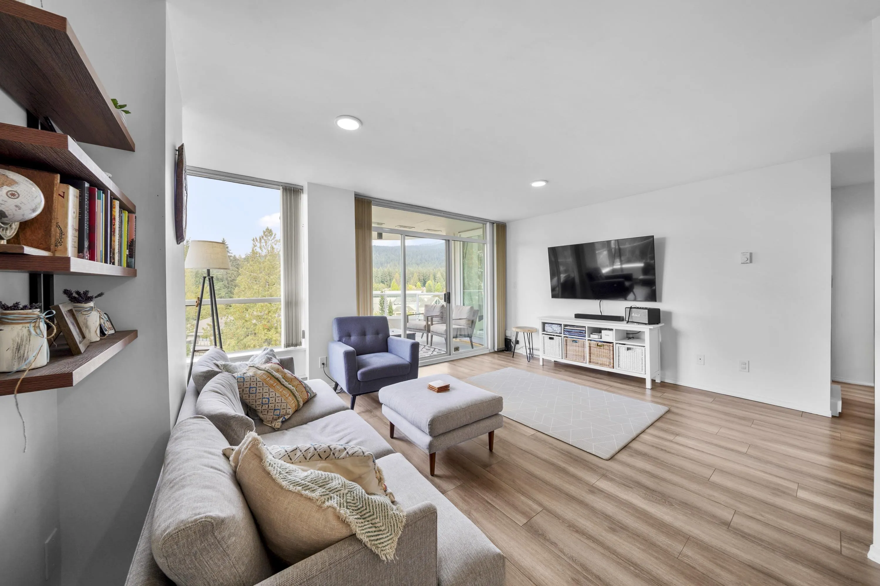 803 995 Roche Point Drive