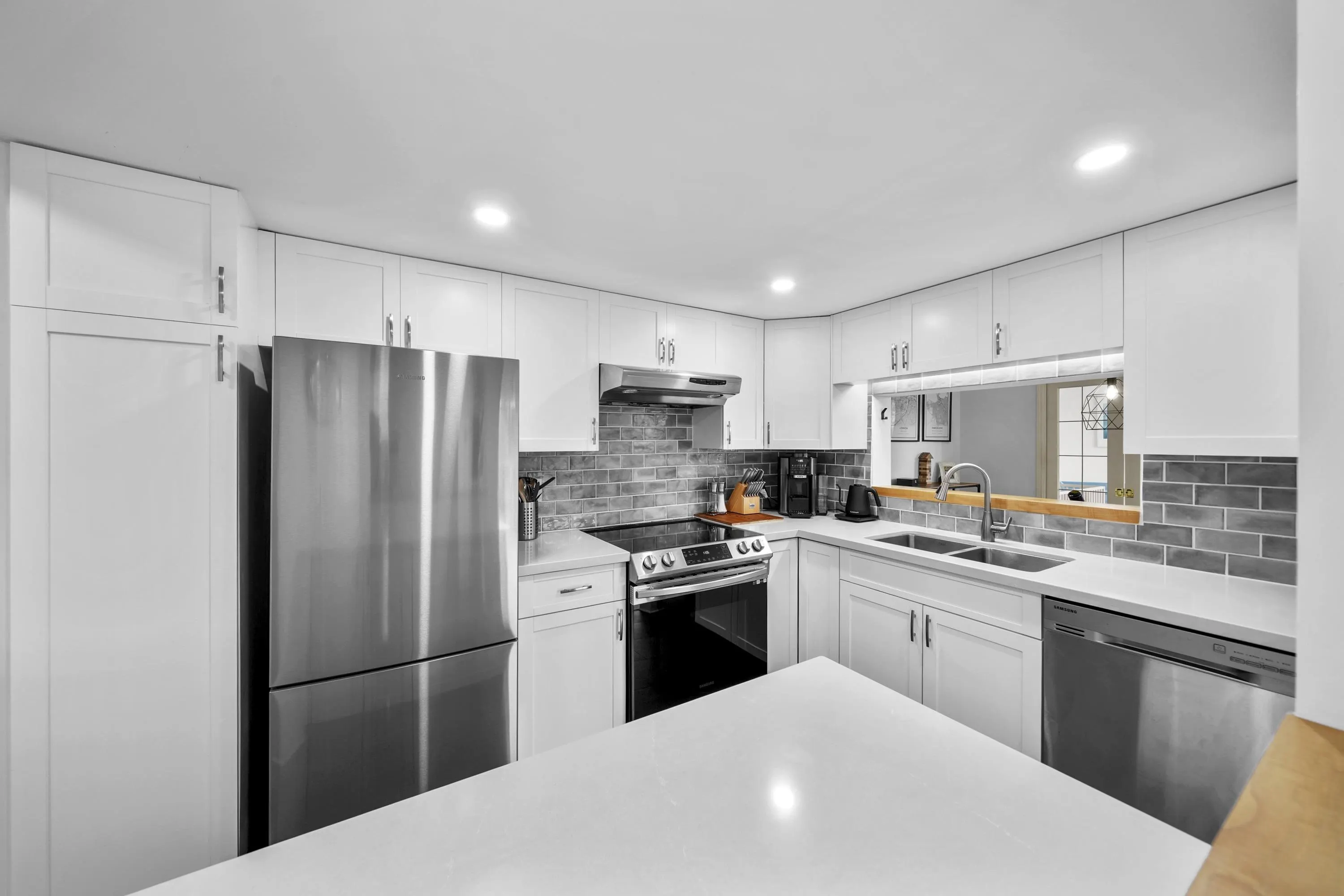 803 995 Roche Point Drive