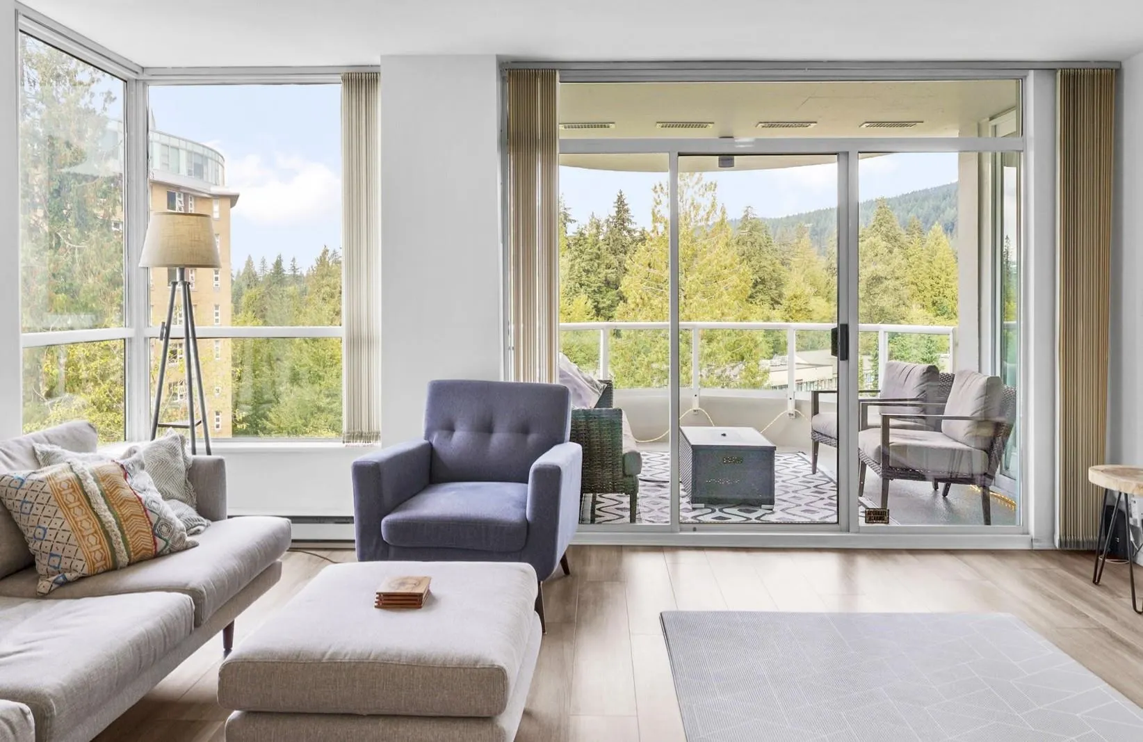 803 995 Roche Point Drive