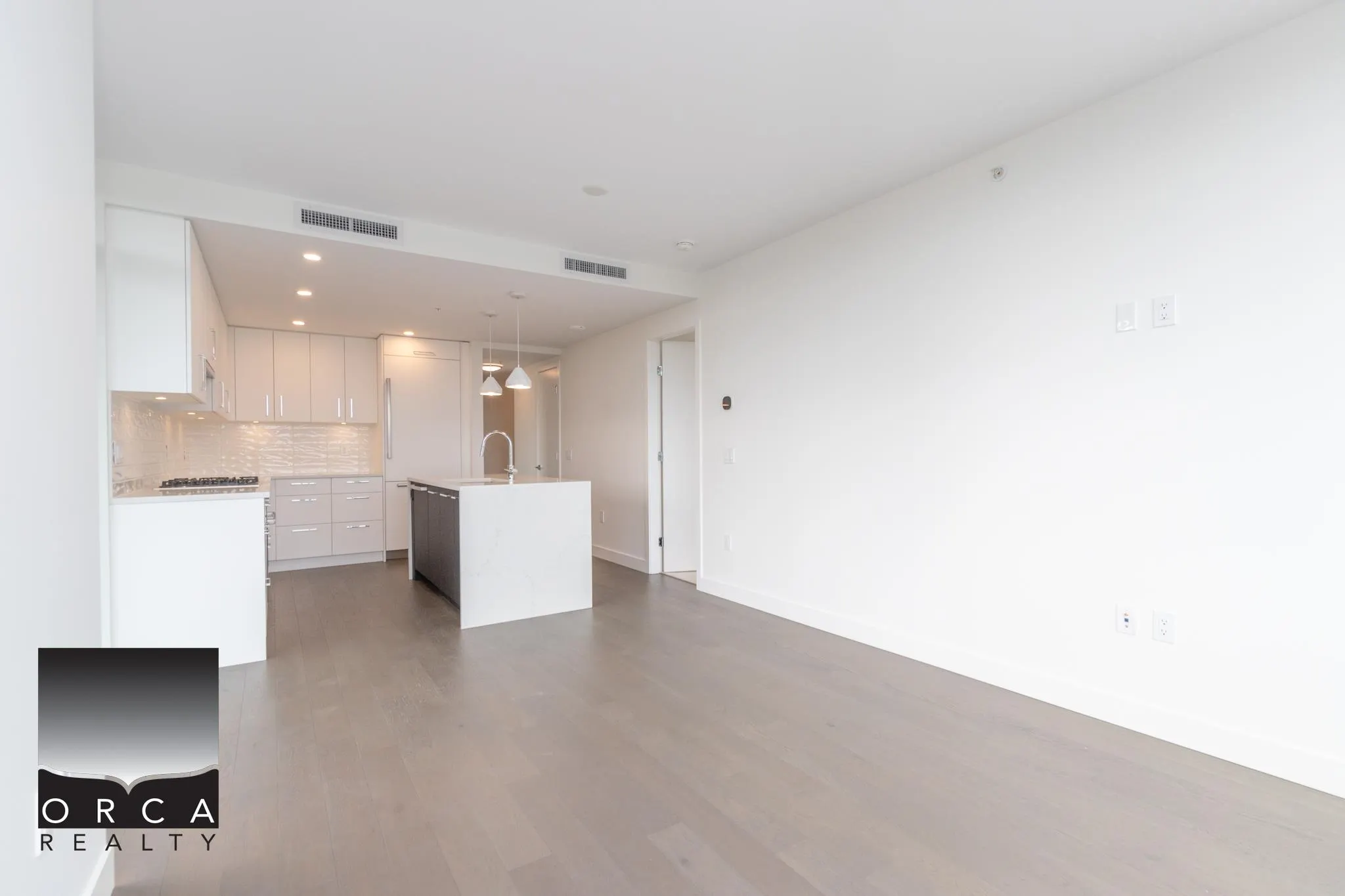 804 1588 Johnston Road