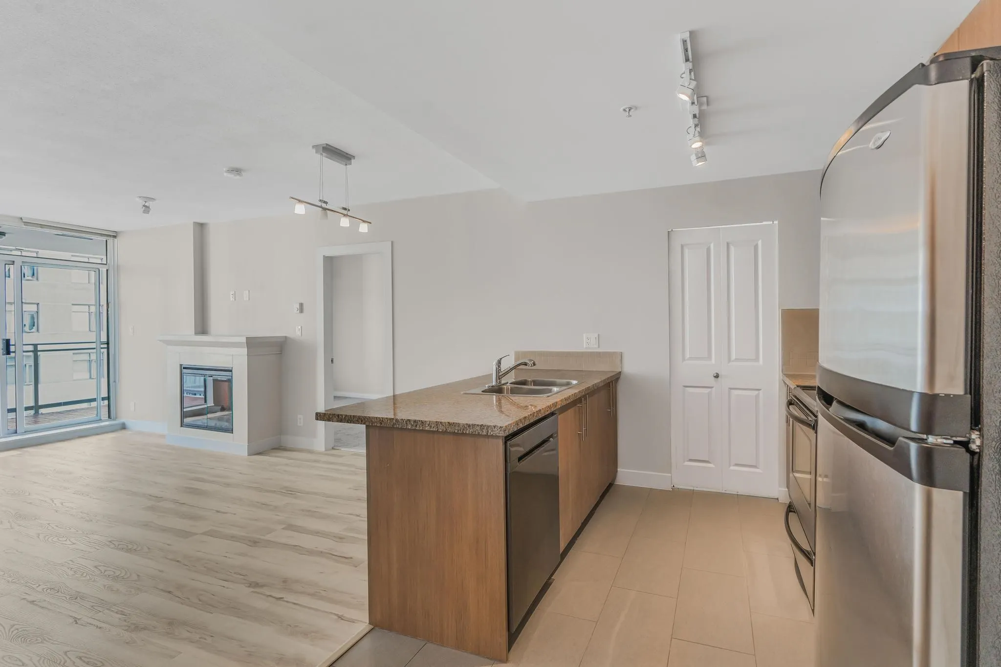 2605 898 Carnarvon Street