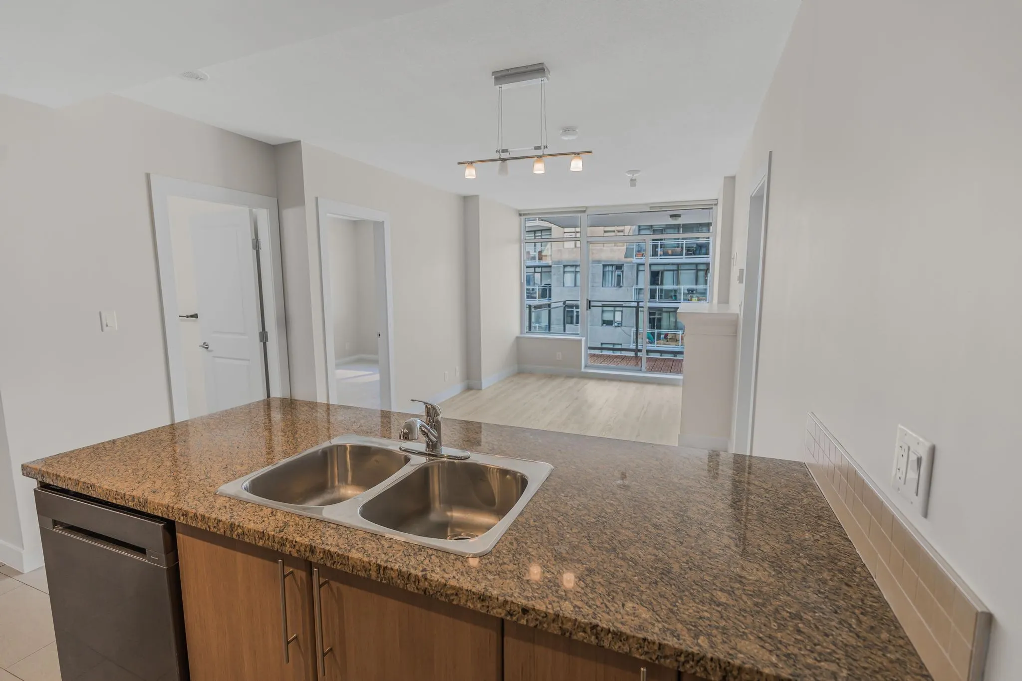 2605 898 Carnarvon Street