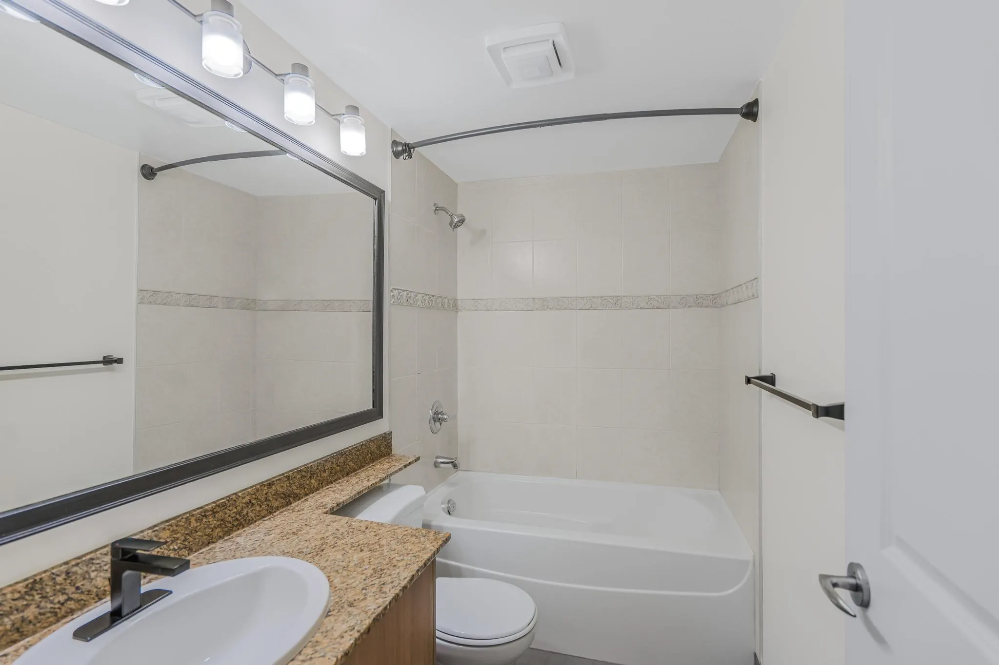 2605 898 Carnarvon Street