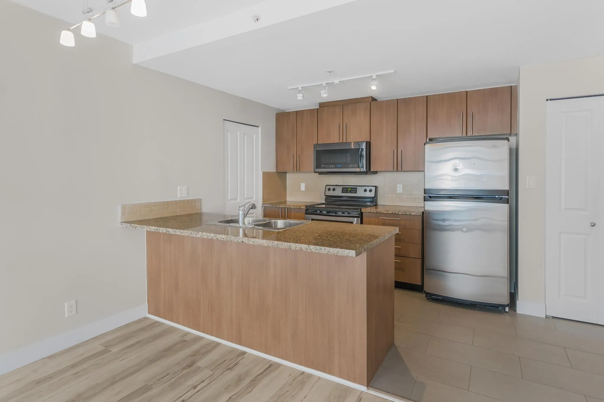 2605 898 Carnarvon Street