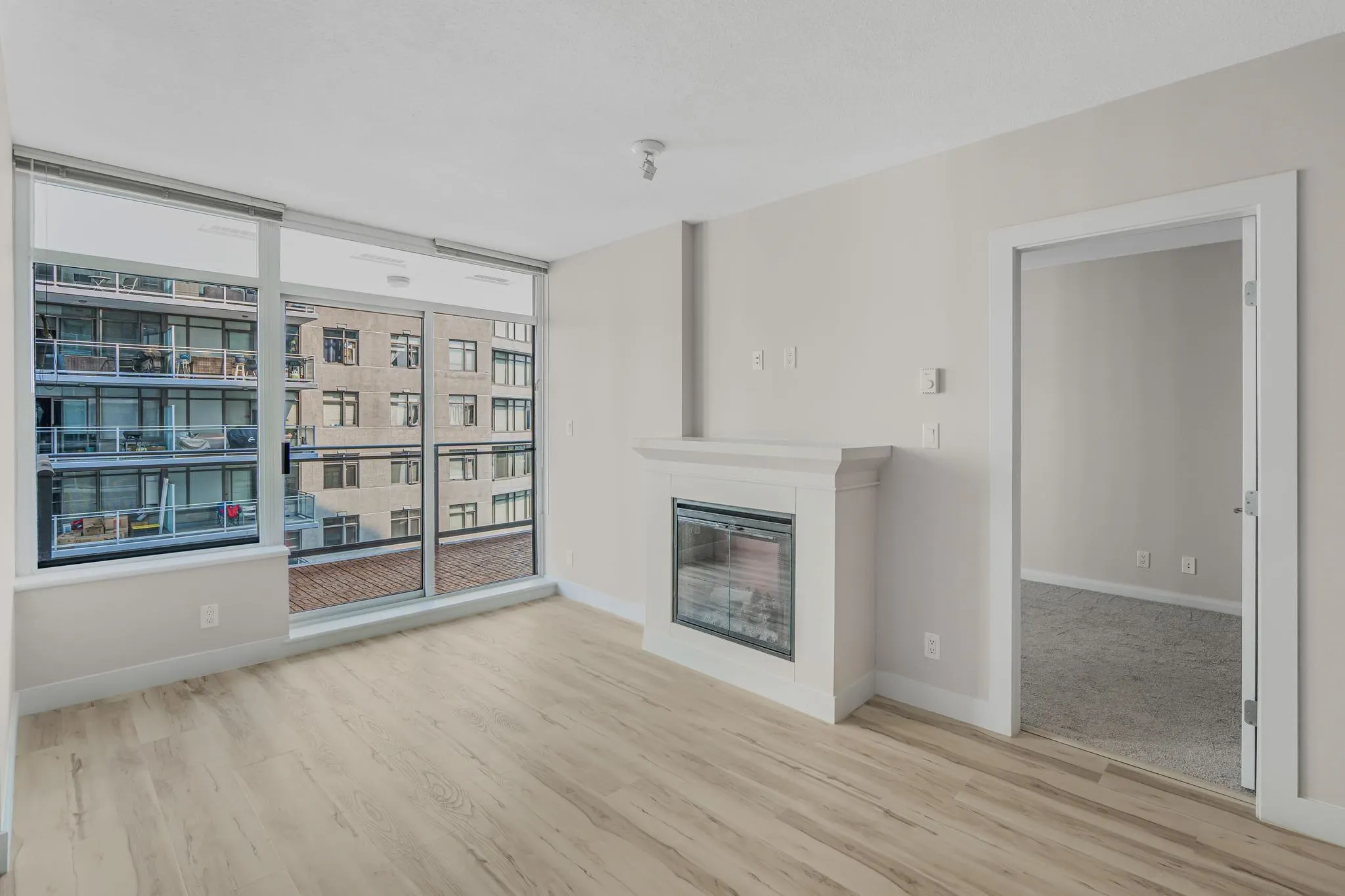 2605 898 Carnarvon Street