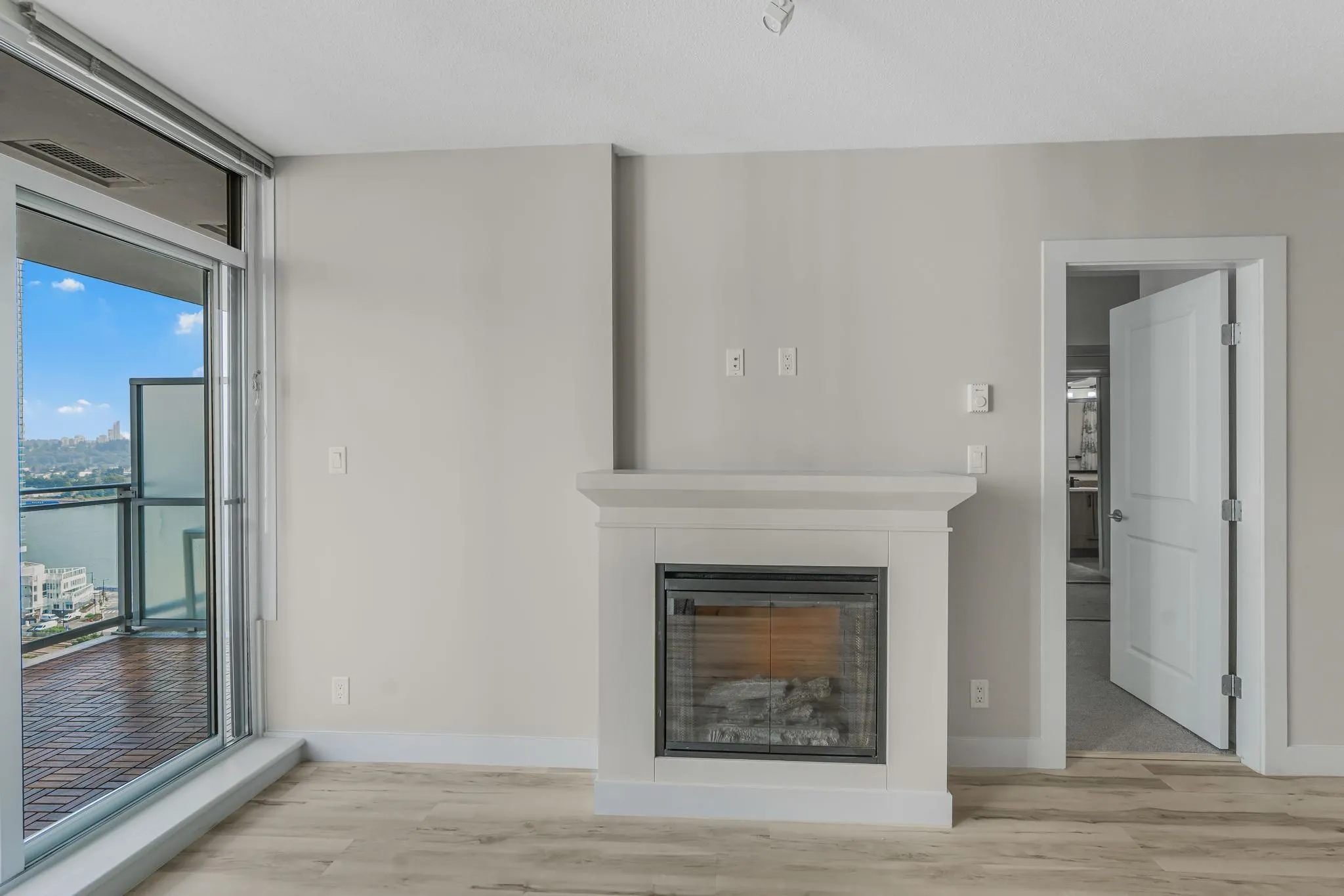 2605 898 Carnarvon Street