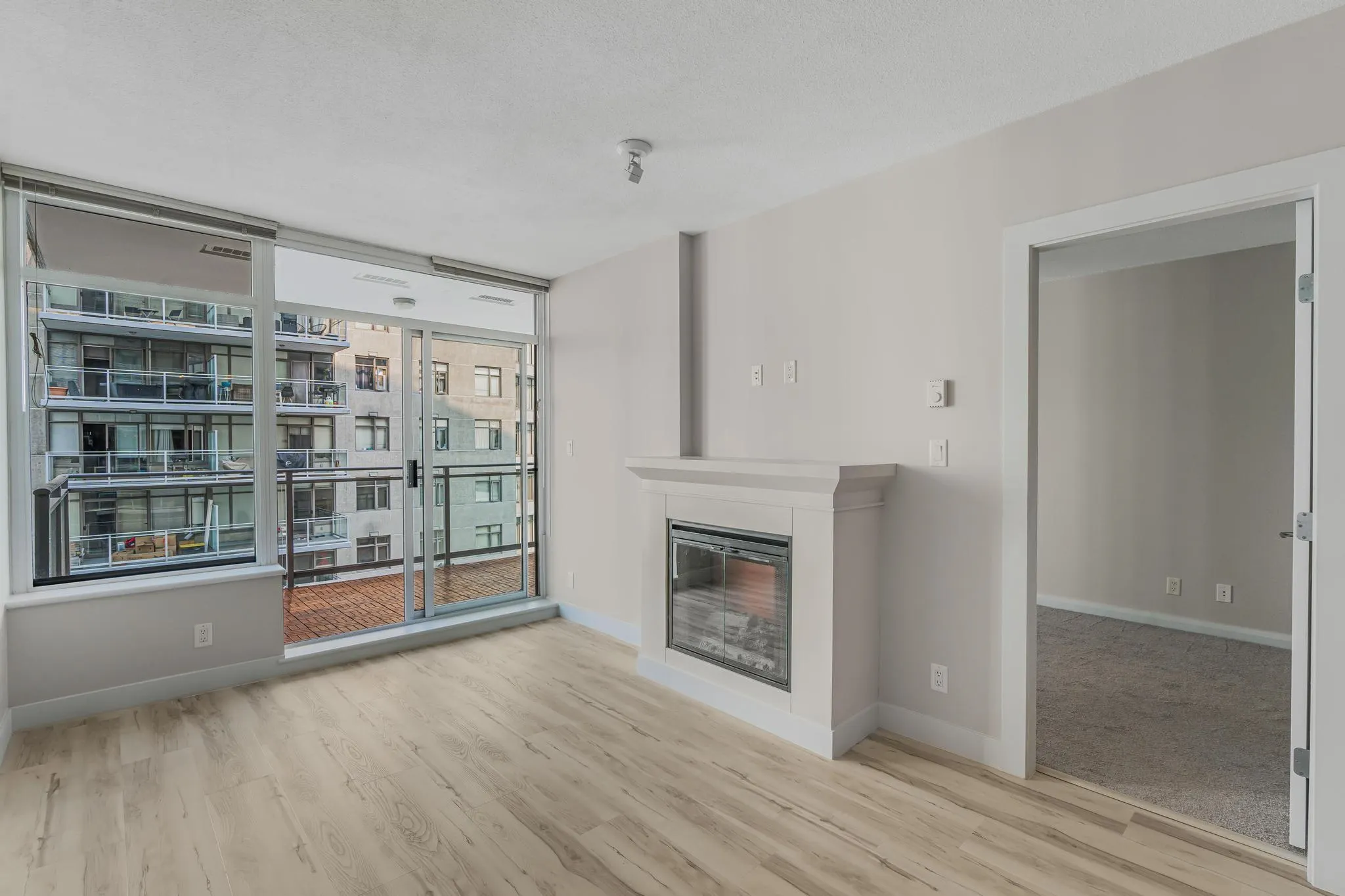 2605 898 Carnarvon Street