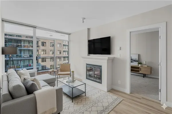 2605 898 Carnarvon Street