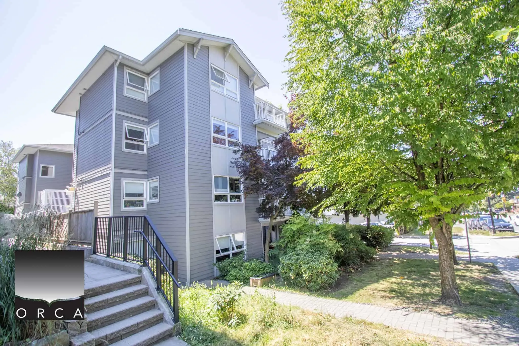 404 121 E 12th Street