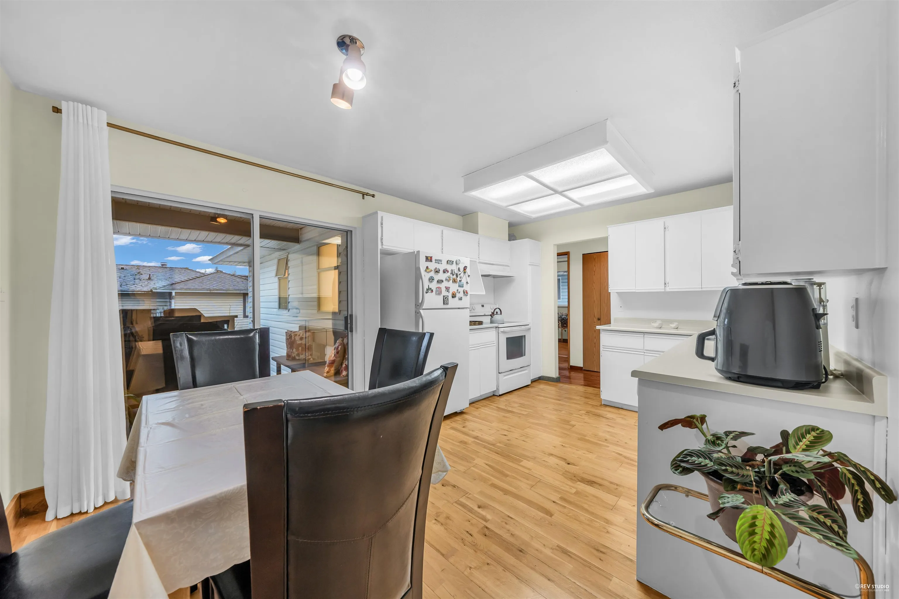 1382 Sutherland Avenue