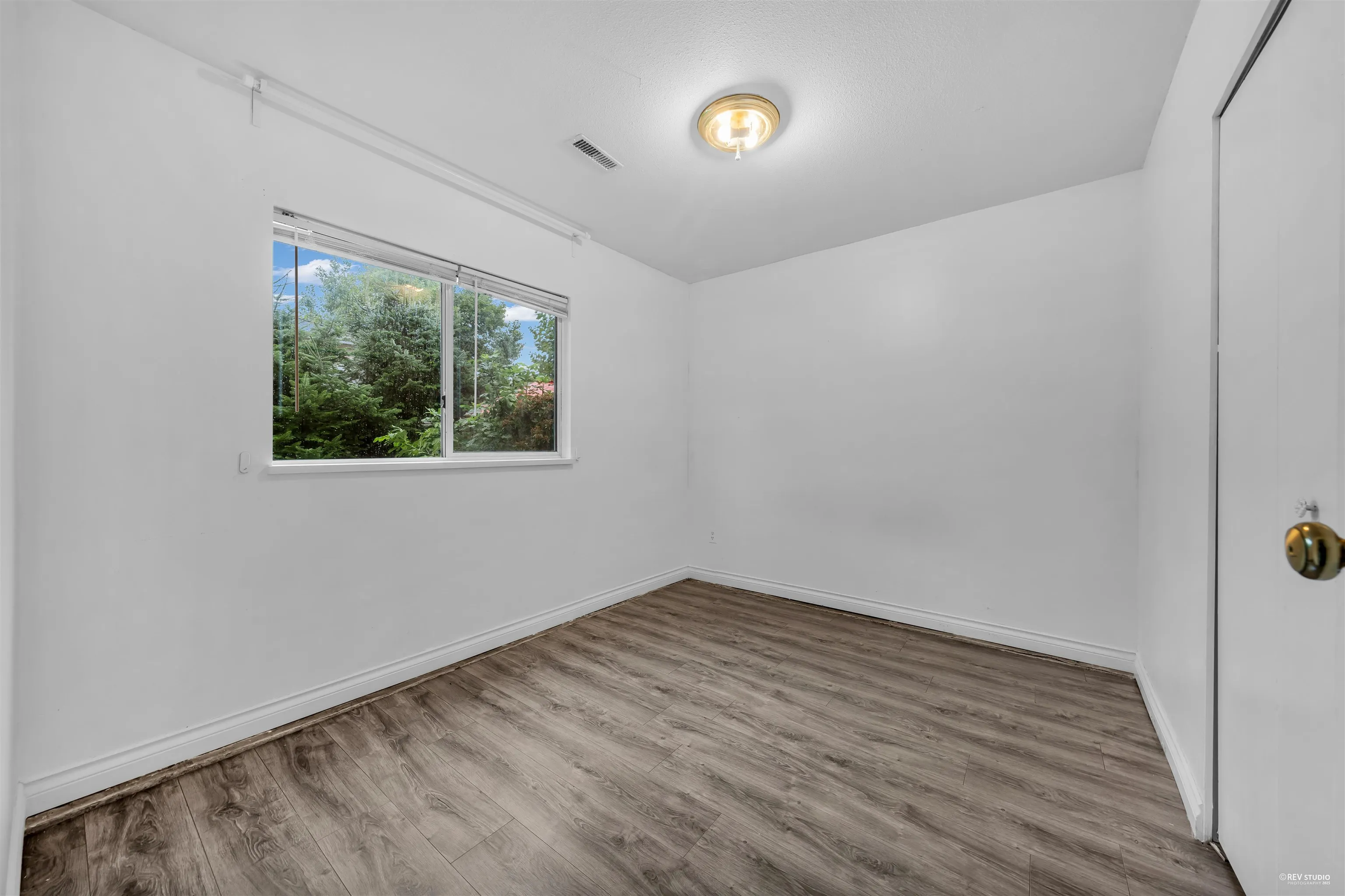 1382 Sutherland Avenue