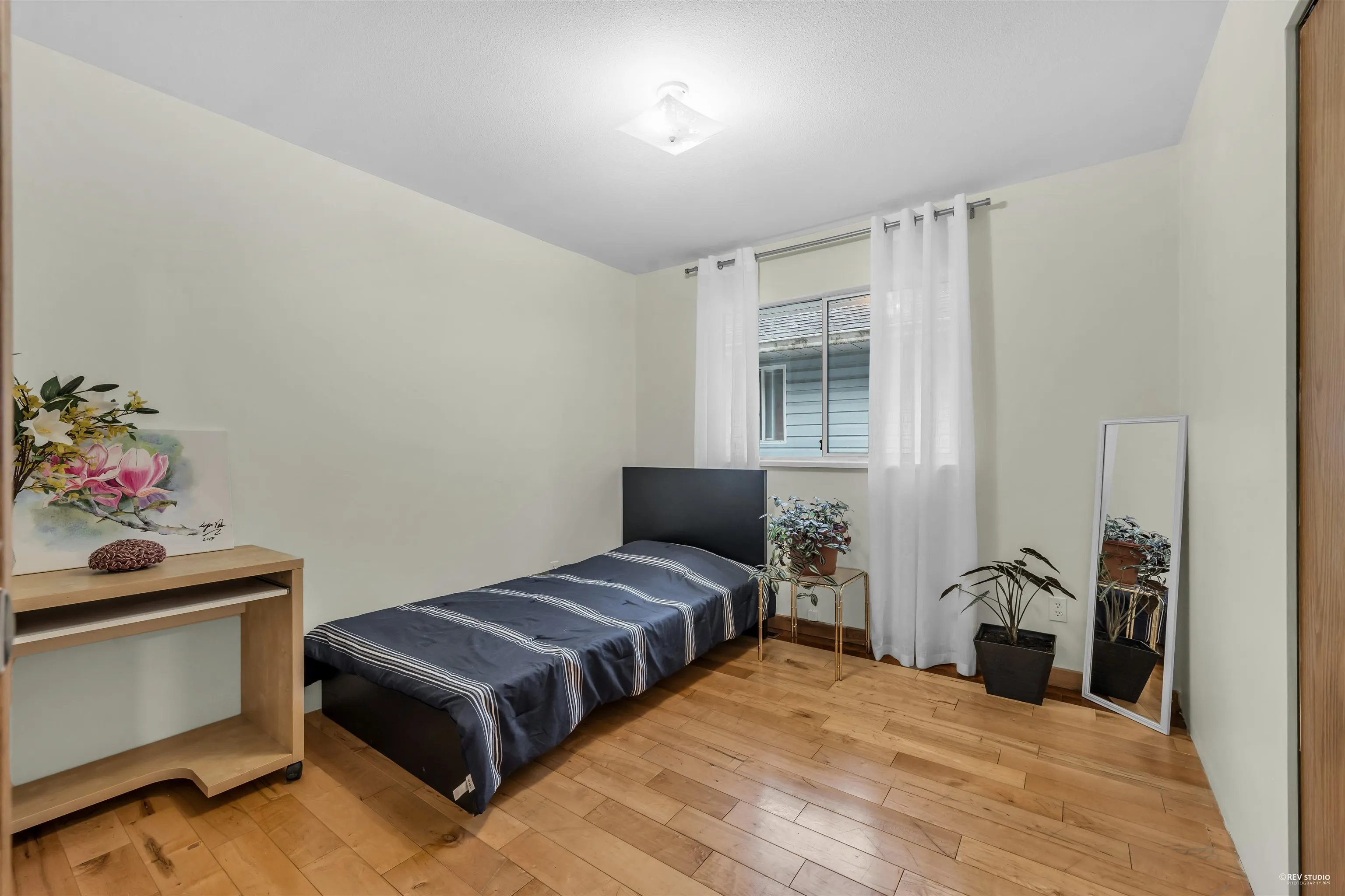 1382 Sutherland Avenue