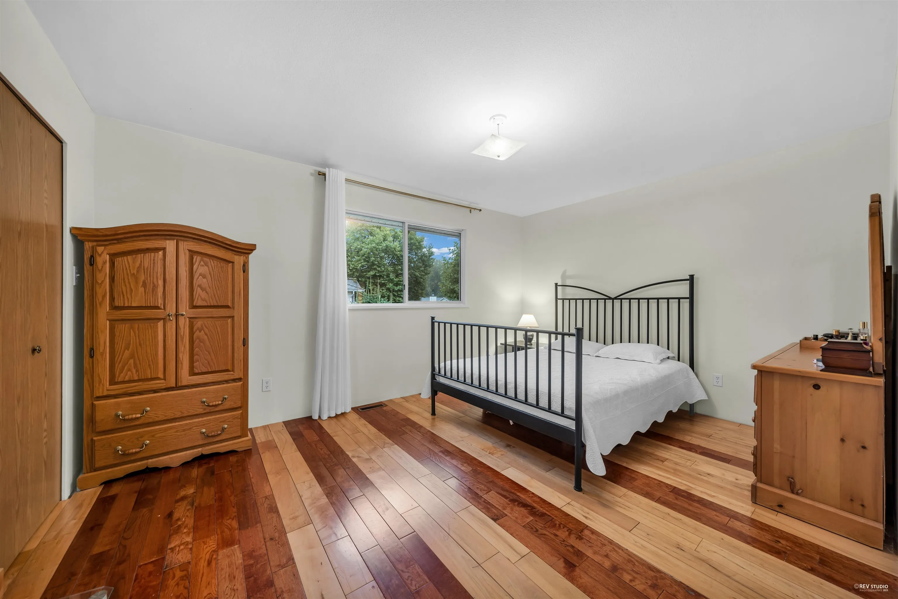 1382 Sutherland Avenue