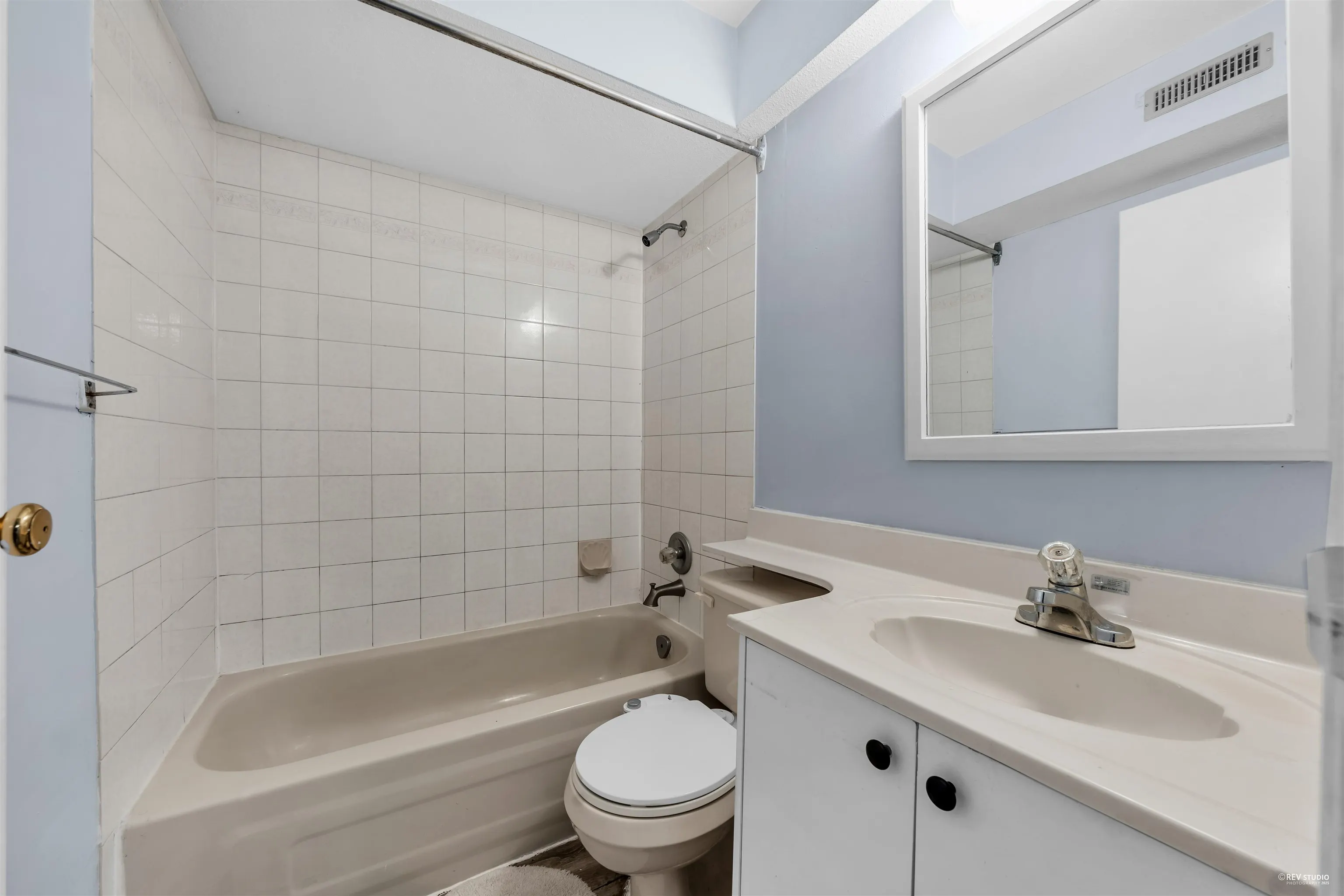 1382 Sutherland Avenue