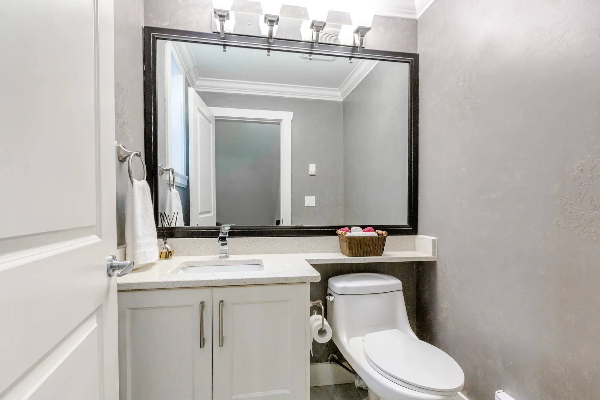 21081 80 Avenue Avenue