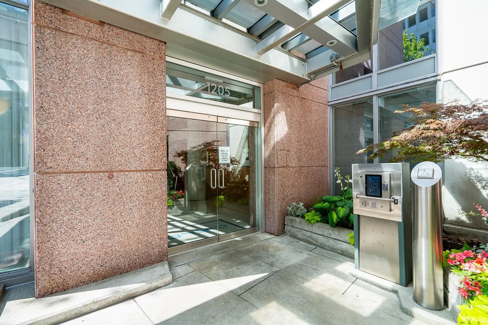 1904 1205 W Hastings Street