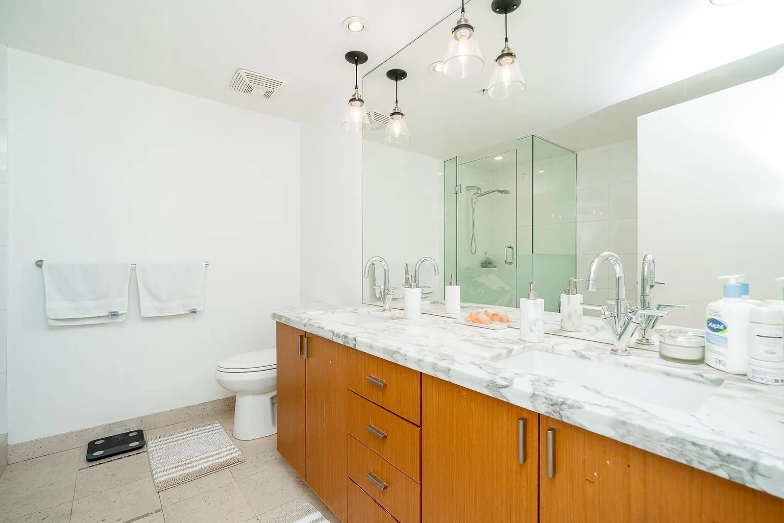 1904 1205 W Hastings Street