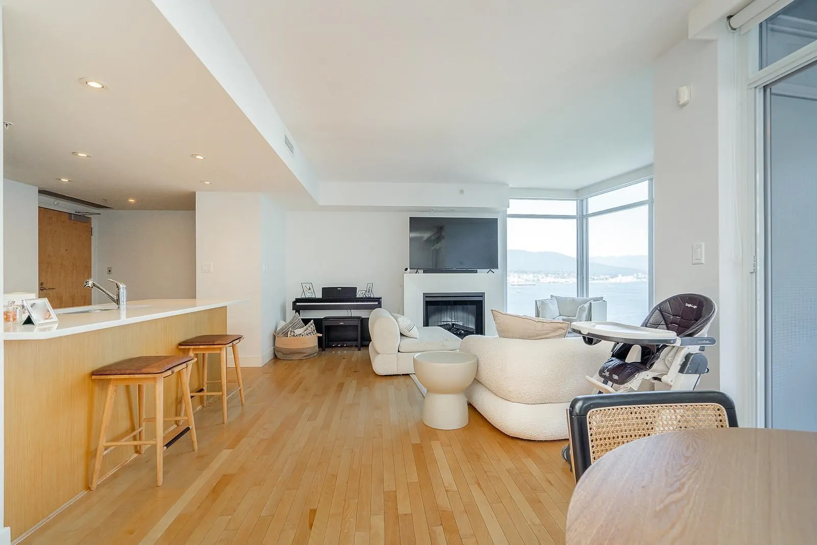 1904 1205 W Hastings Street