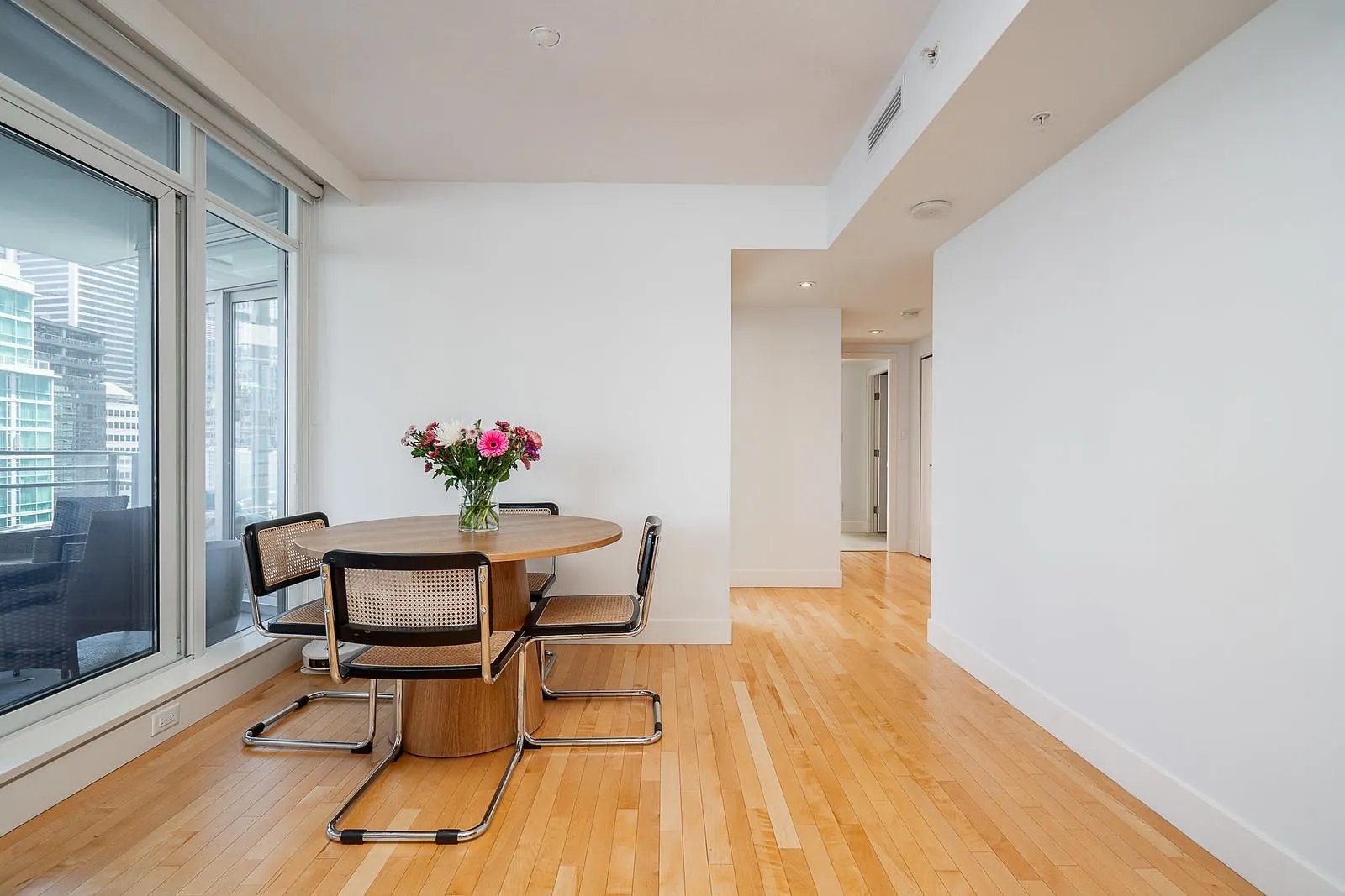 1904 1205 W Hastings Street