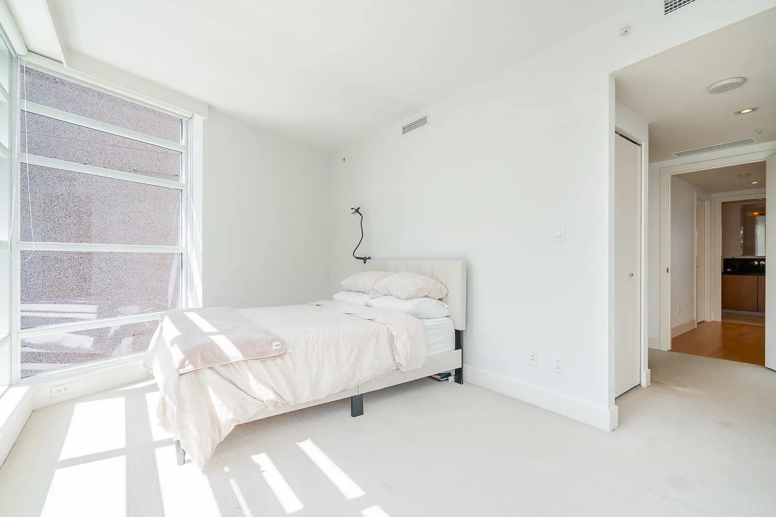 1904 1205 W Hastings Street