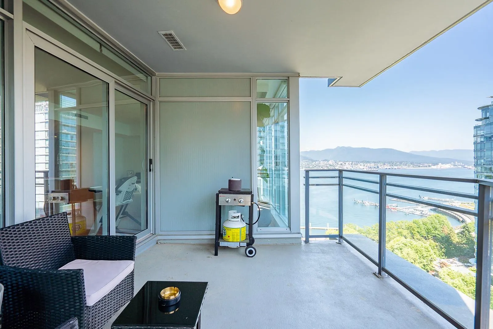 1904 1205 W Hastings Street