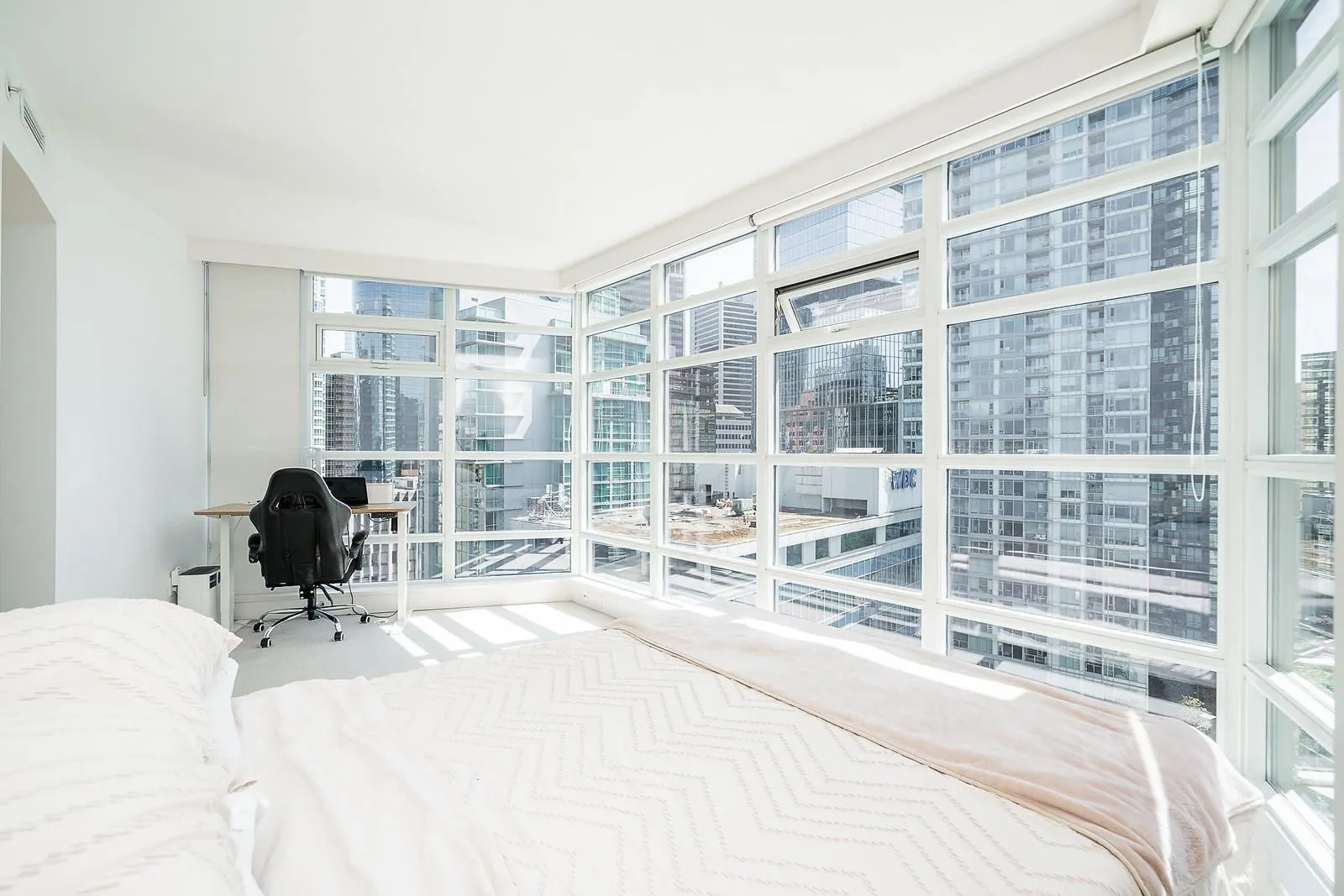 1904 1205 W Hastings Street