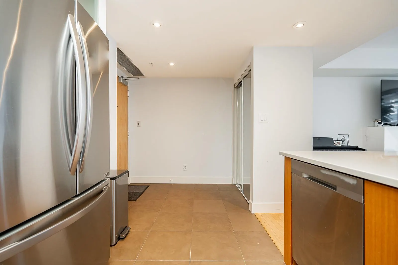 1904 1205 W Hastings Street