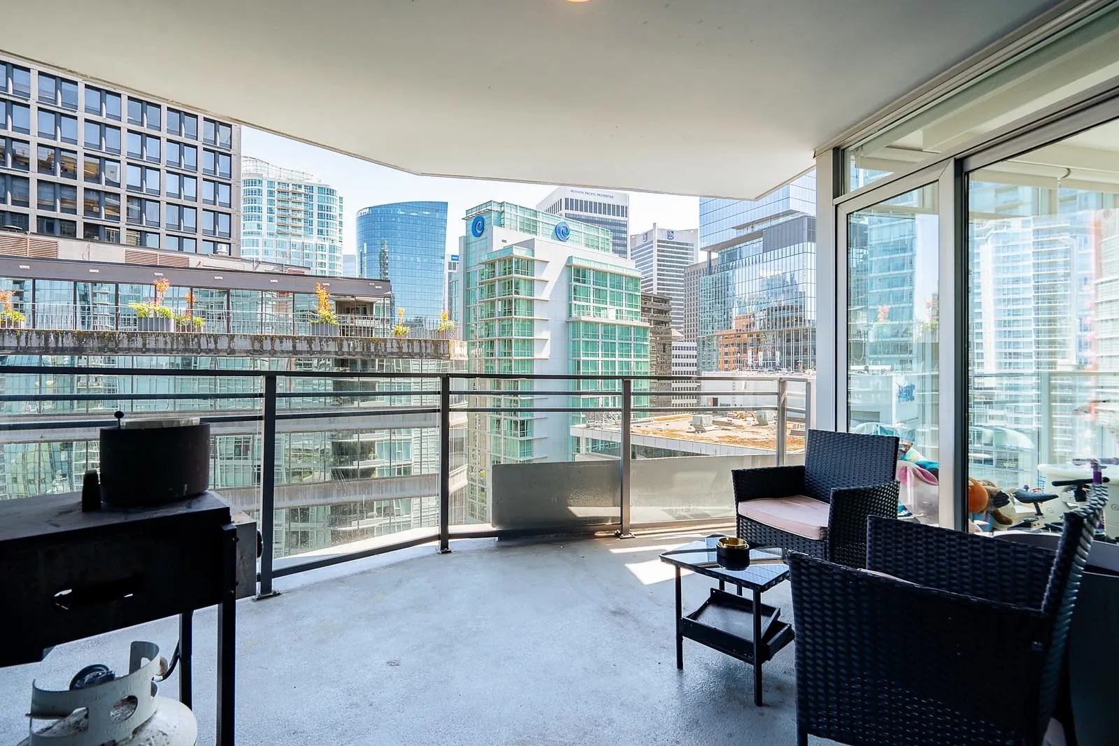 1904 1205 W Hastings Street