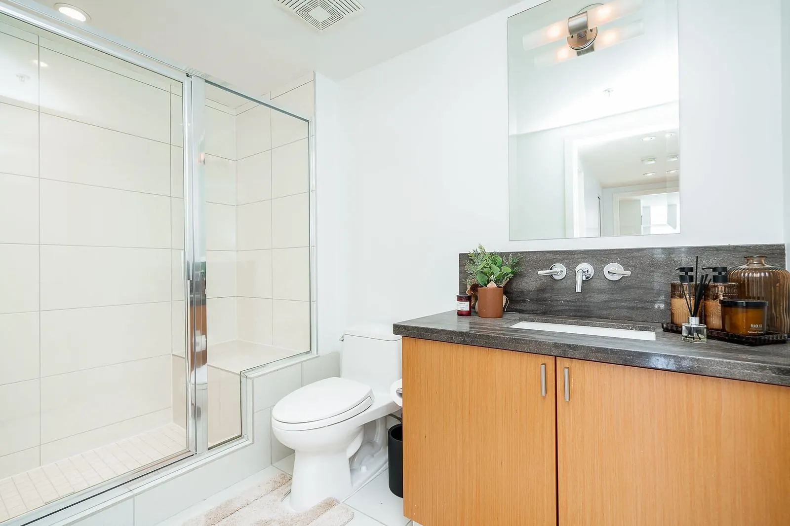 1904 1205 W Hastings Street