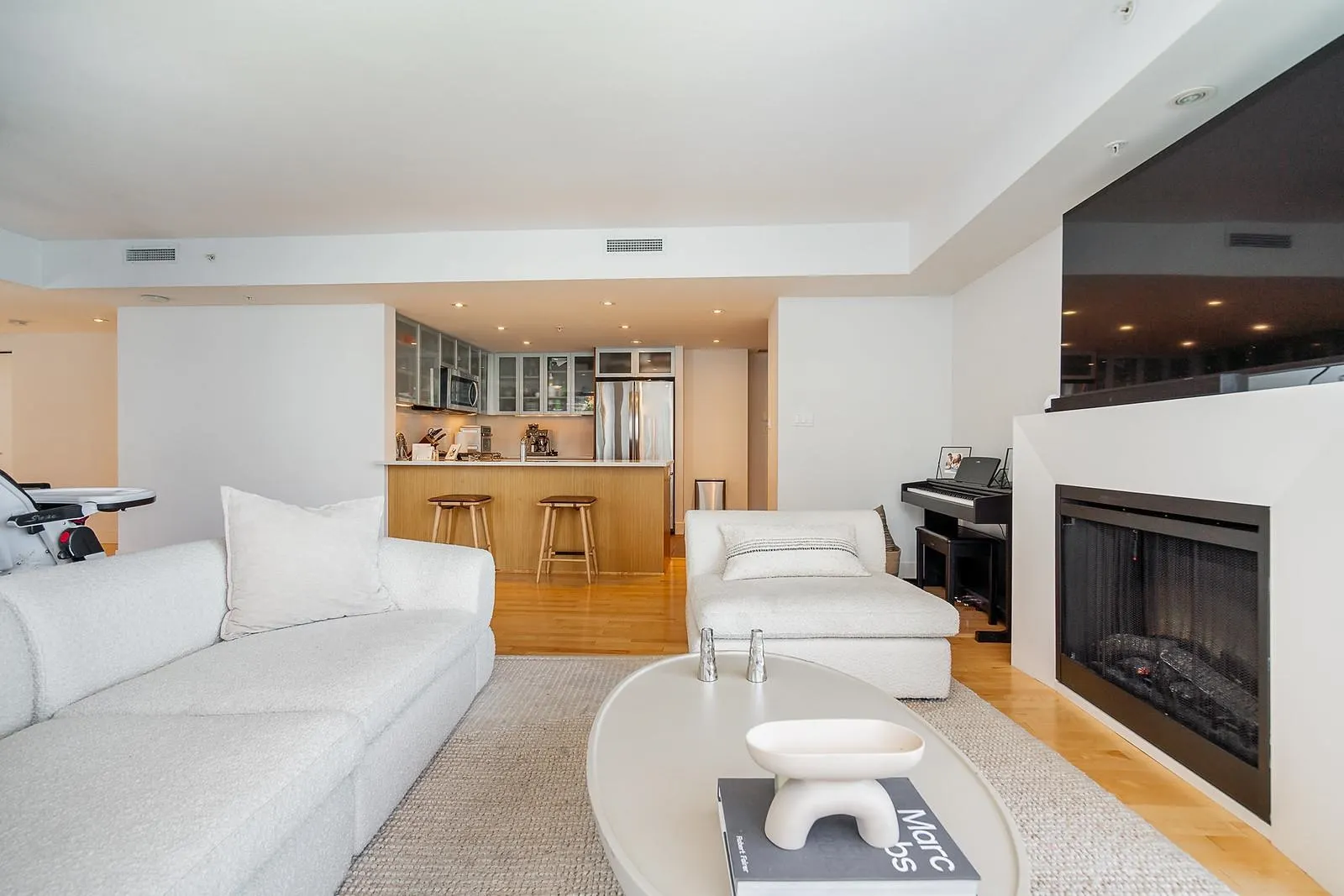 1904 1205 W Hastings Street