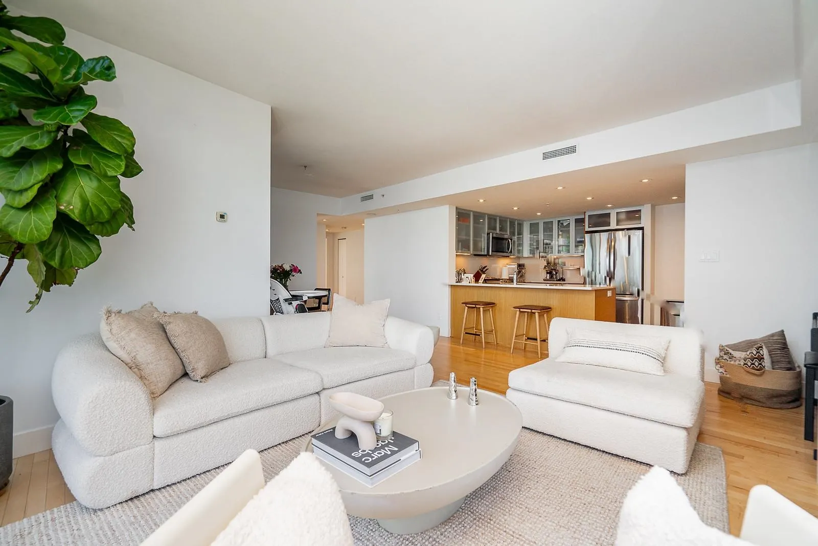 1904 1205 W Hastings Street