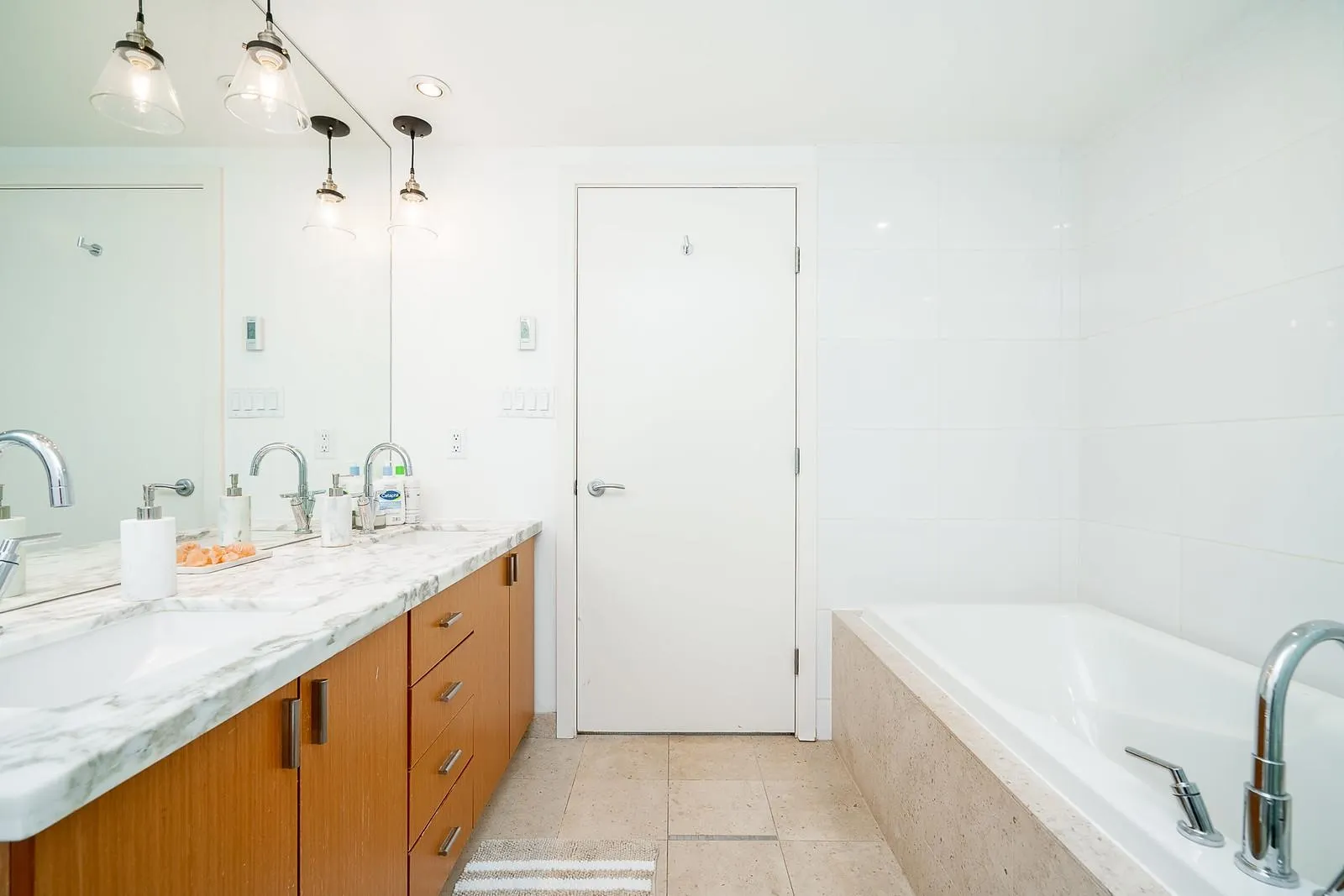 1904 1205 W Hastings Street