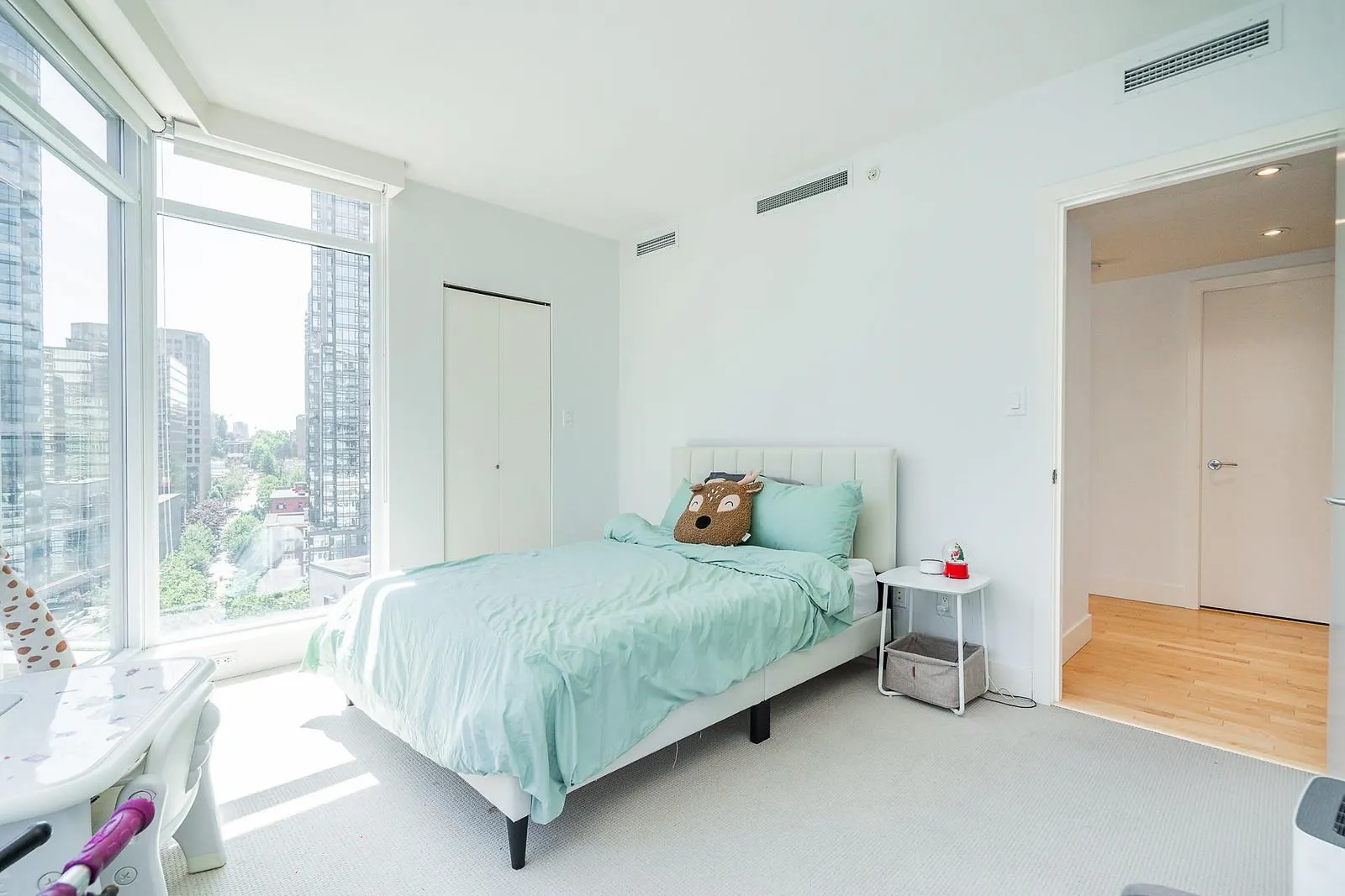 1904 1205 W Hastings Street