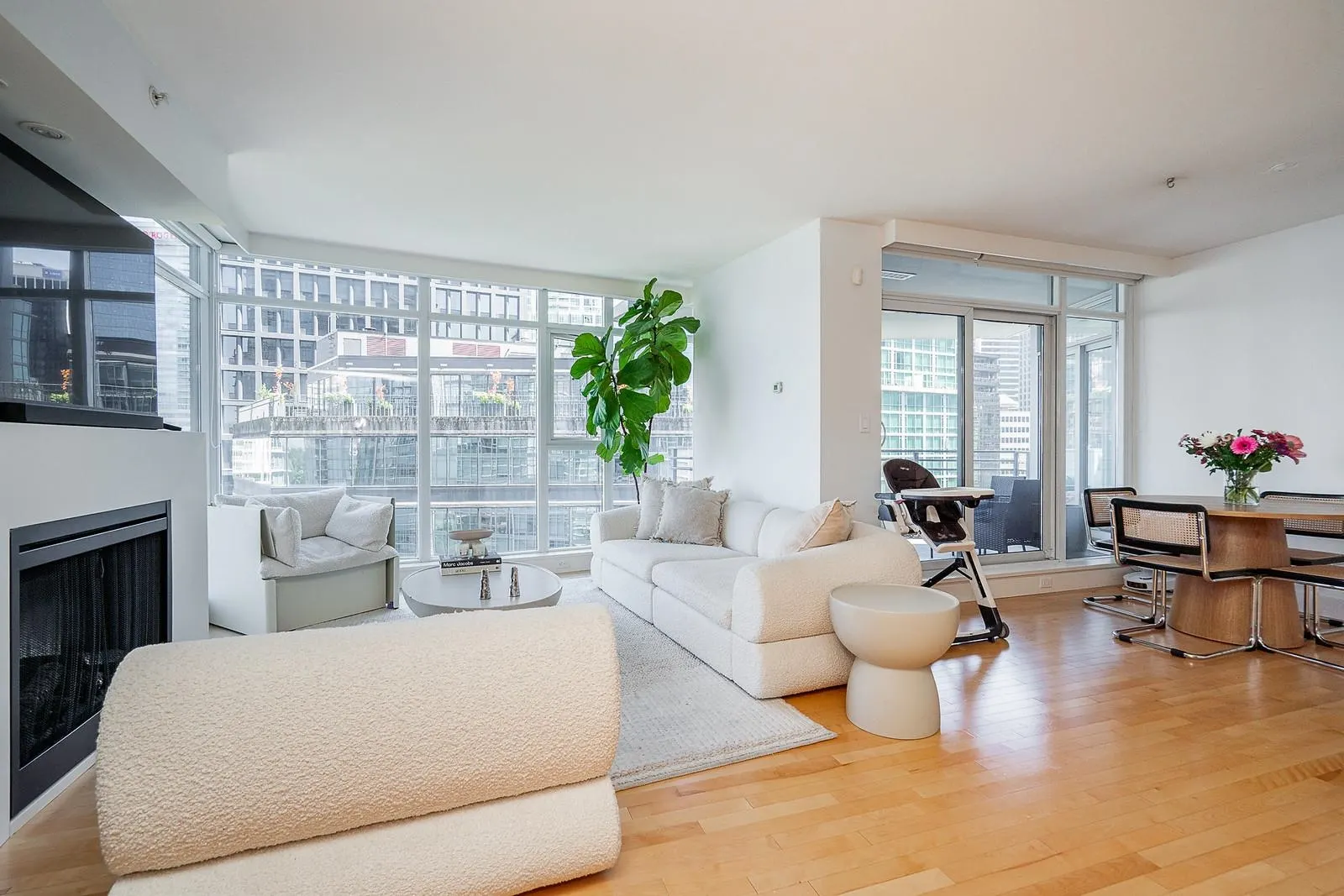 1904 1205 W Hastings Street