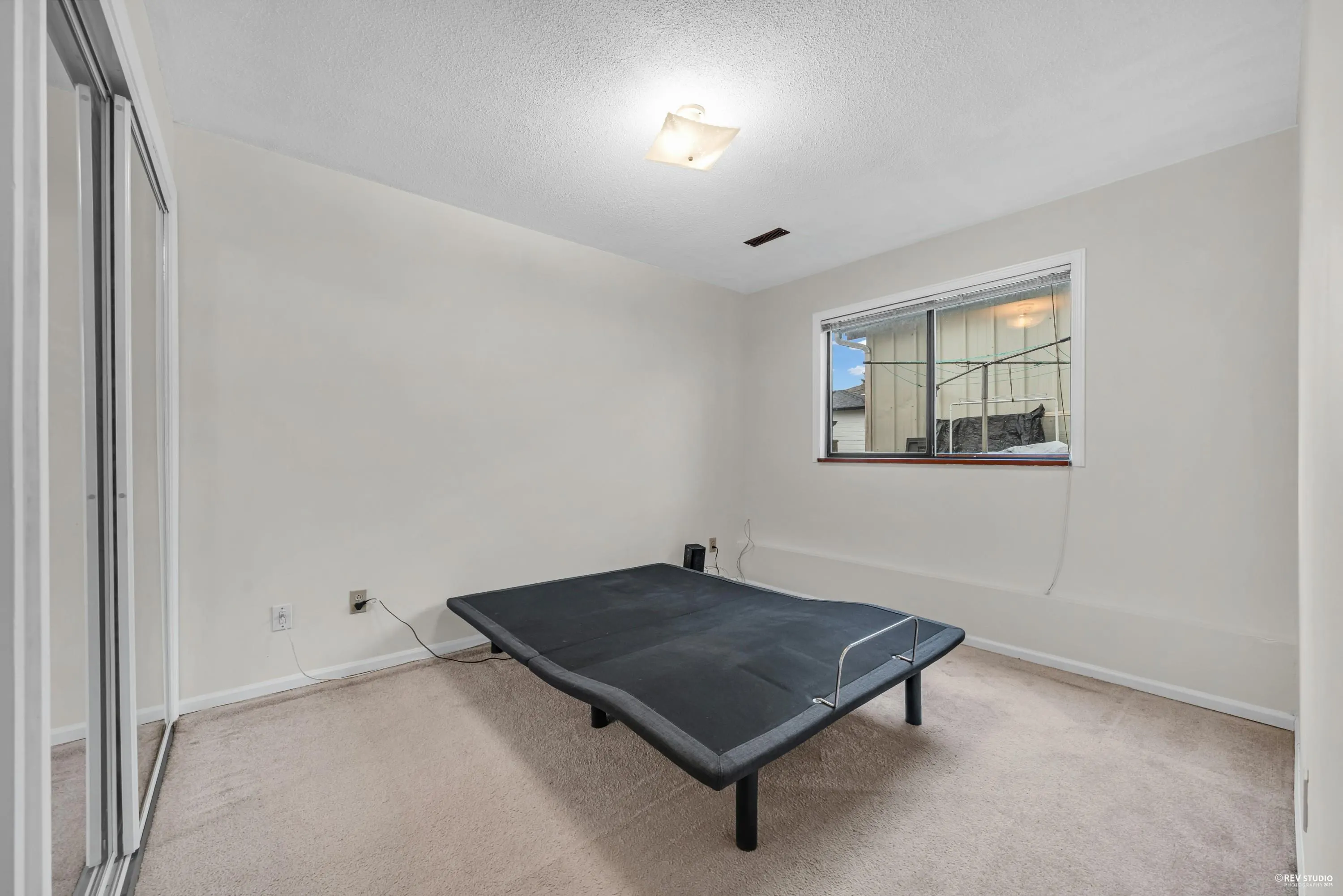 6760 Lakeview Avenue