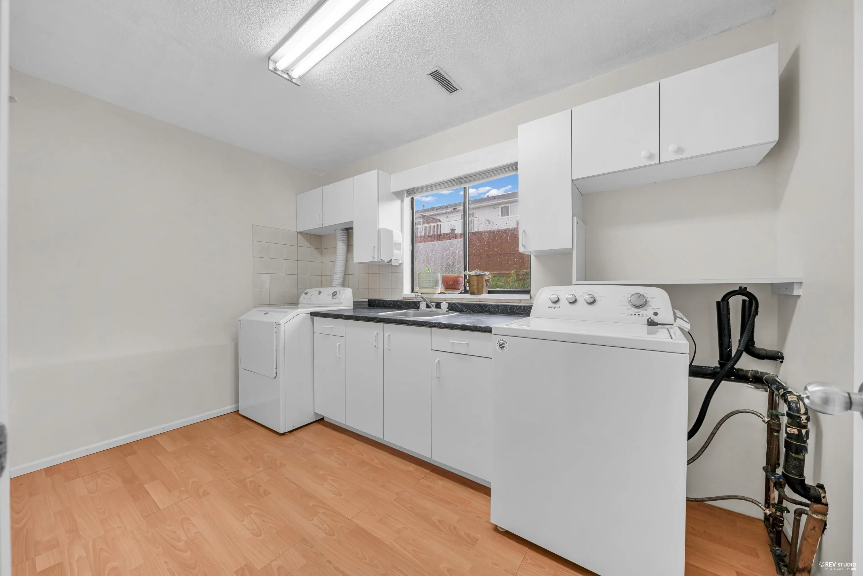 6760 Lakeview Avenue