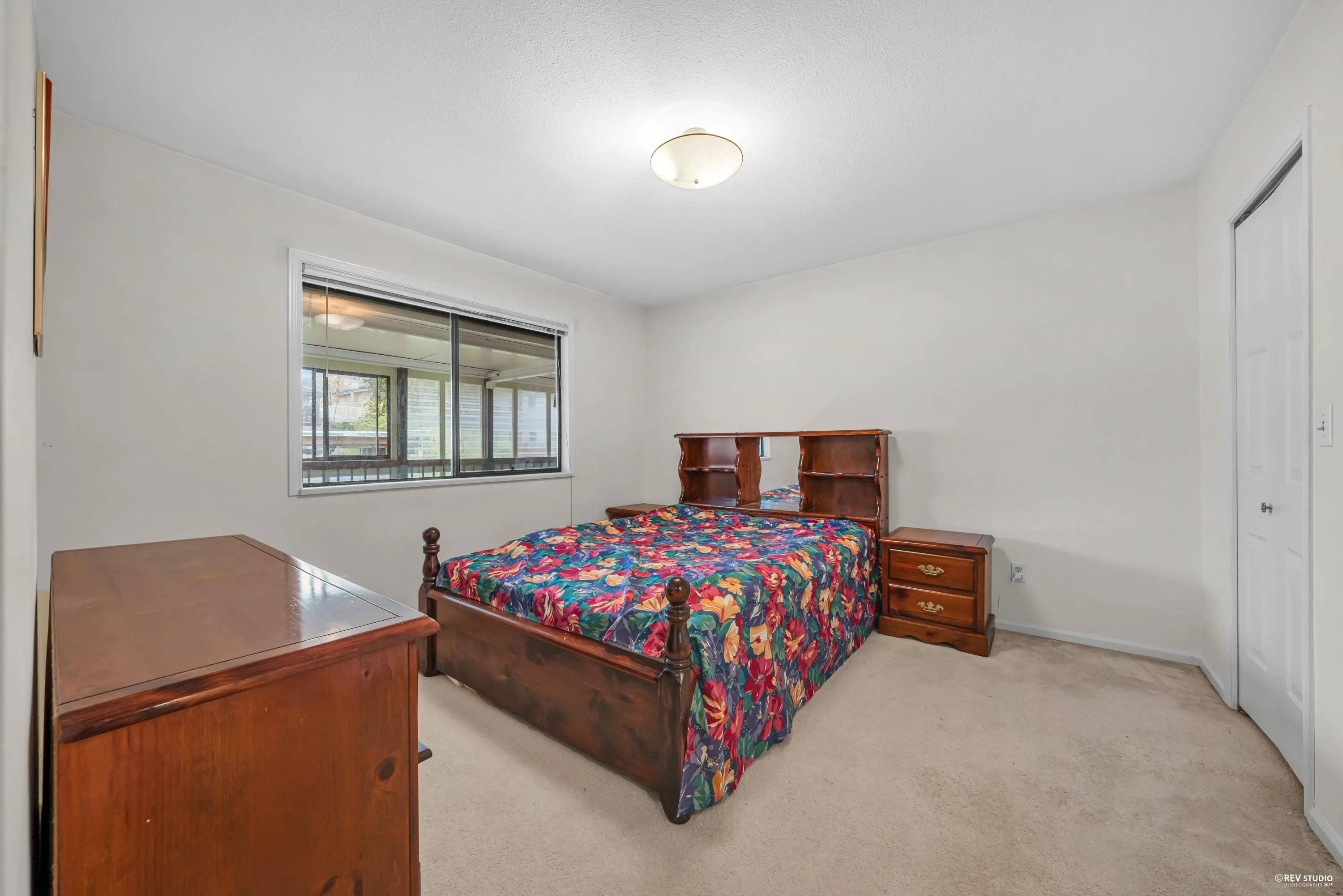 6760 Lakeview Avenue