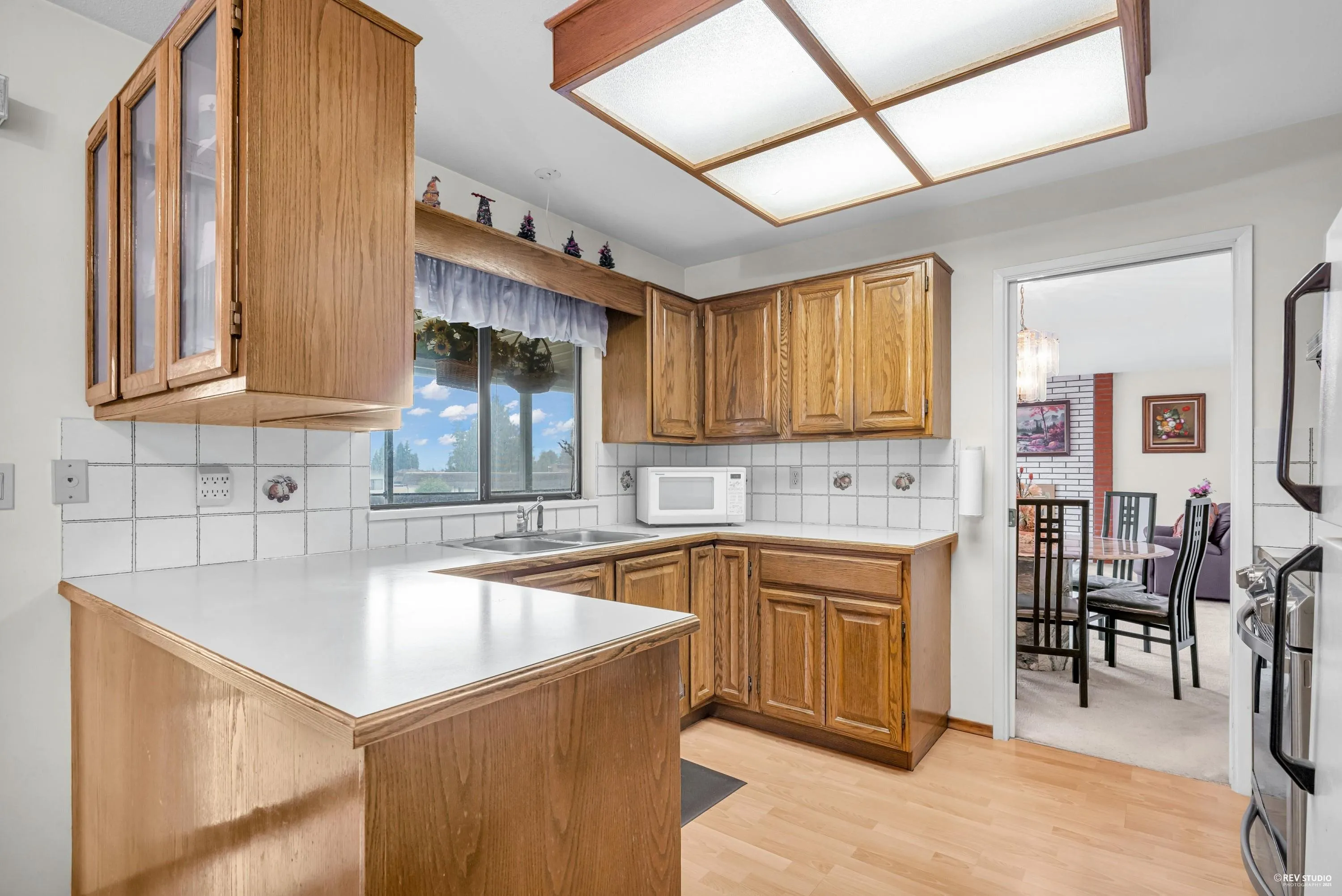 6760 Lakeview Avenue