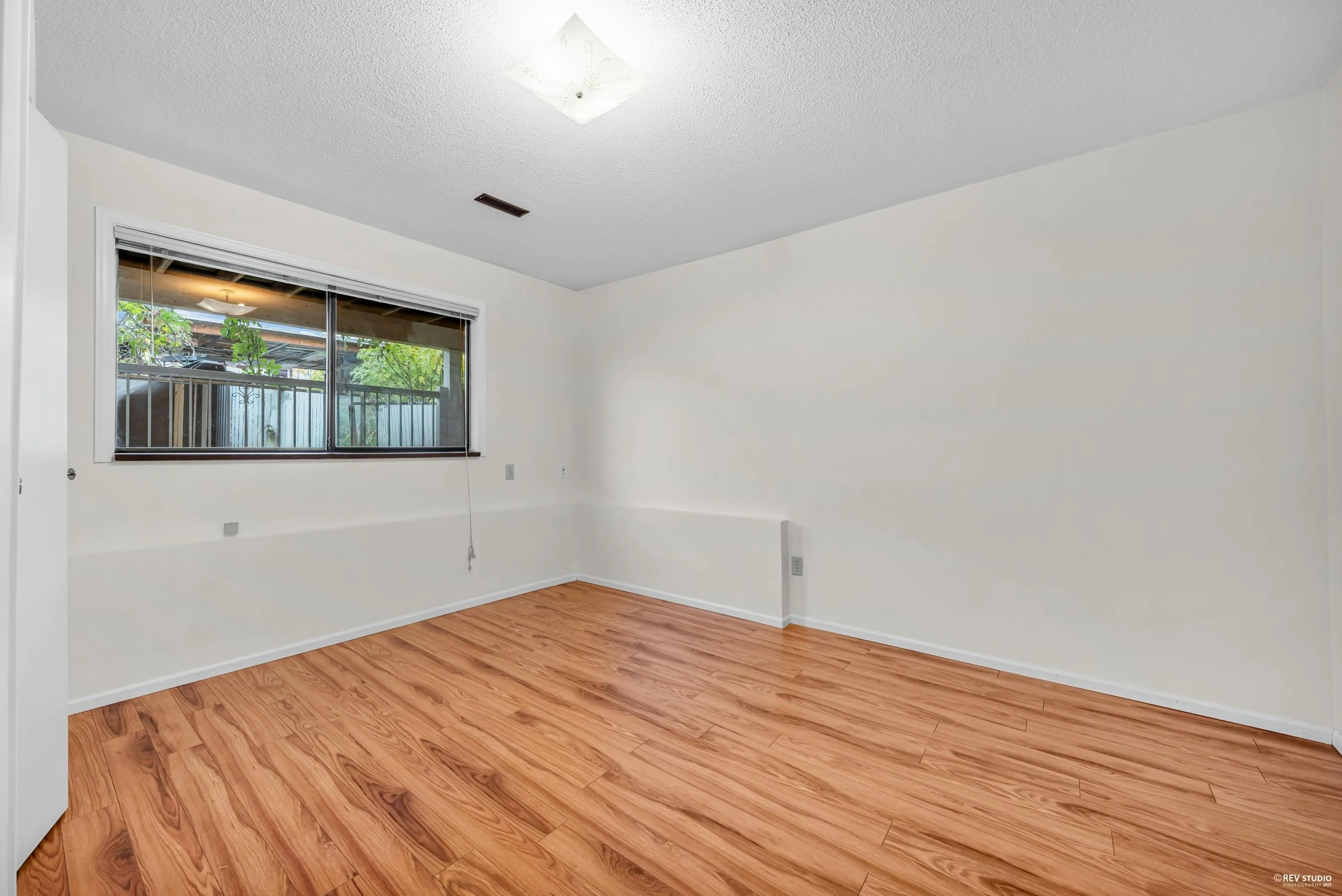 6760 Lakeview Avenue