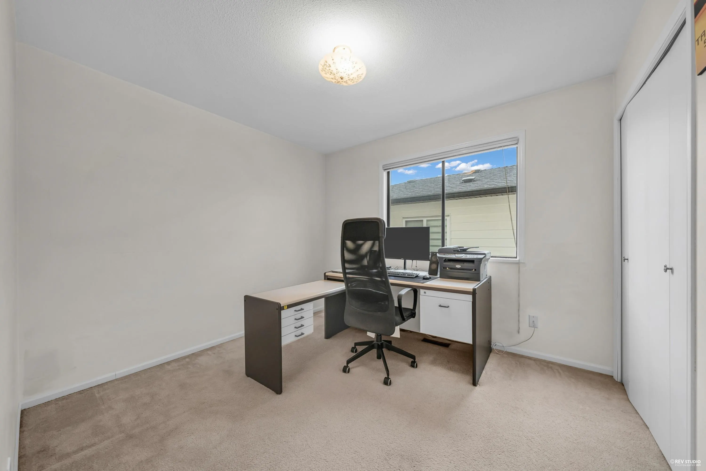 6760 Lakeview Avenue