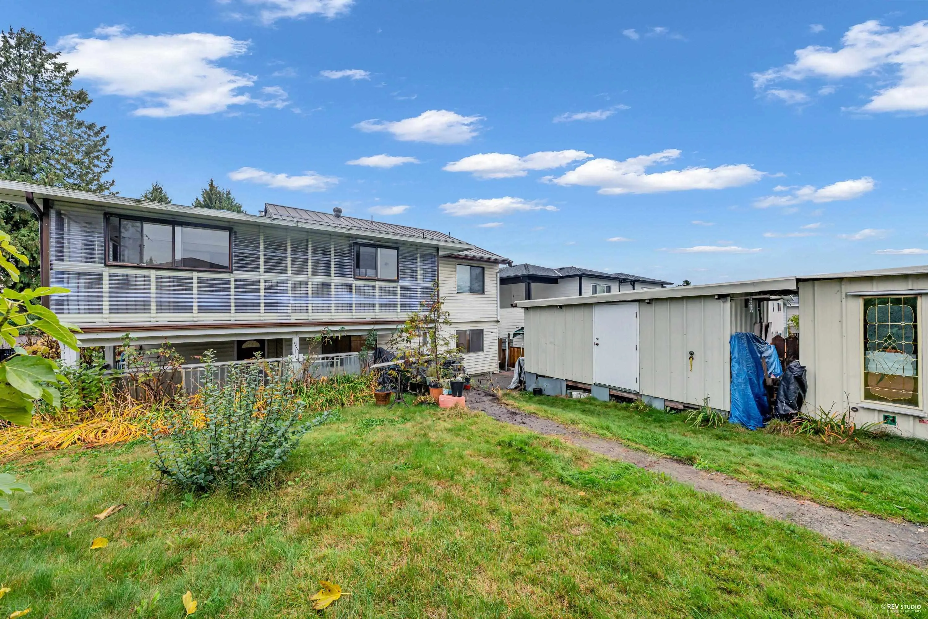 6760 Lakeview Avenue