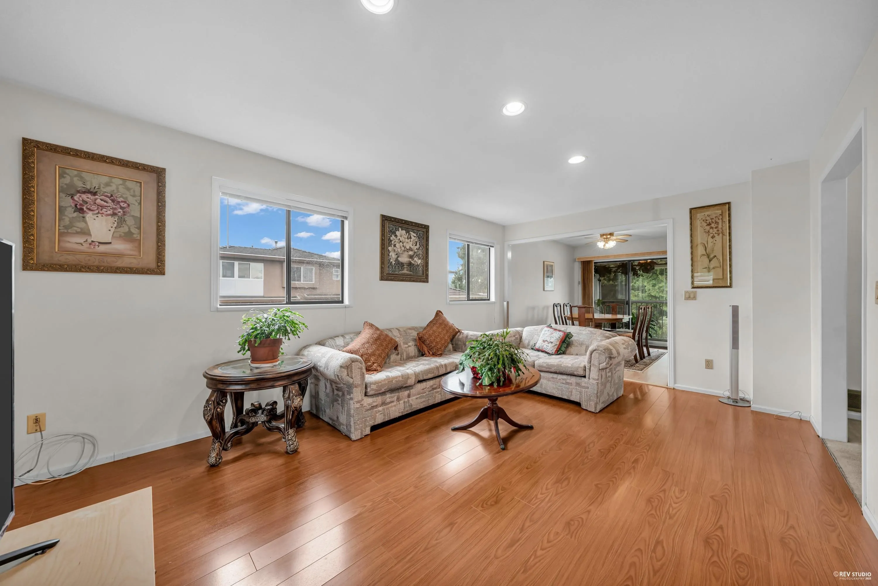 6760 Lakeview Avenue