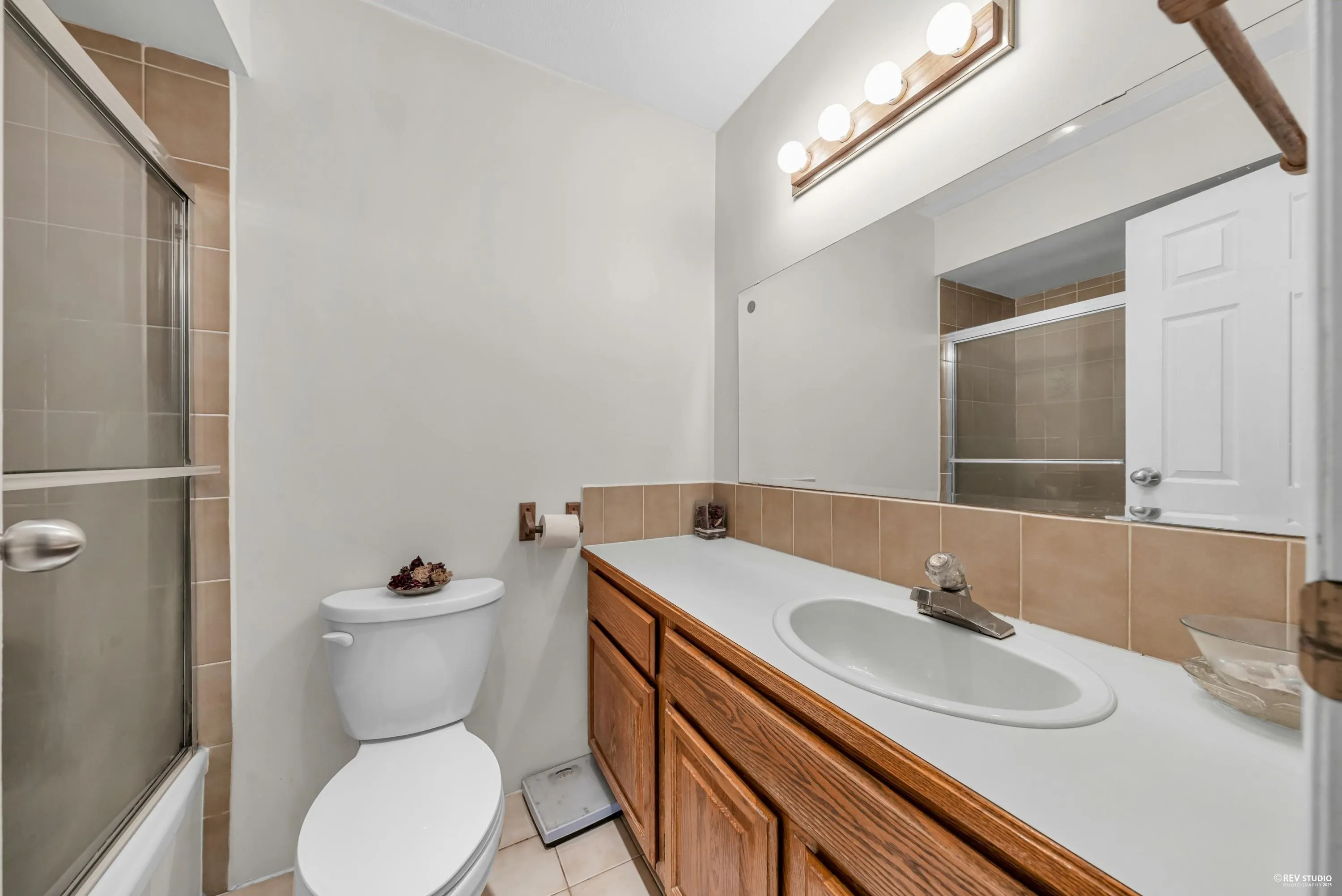 6760 Lakeview Avenue