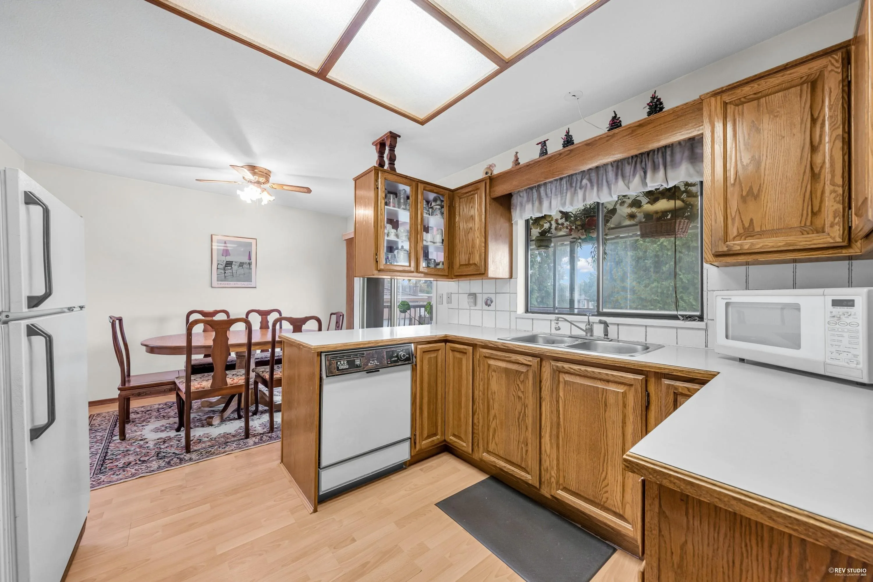 6760 Lakeview Avenue