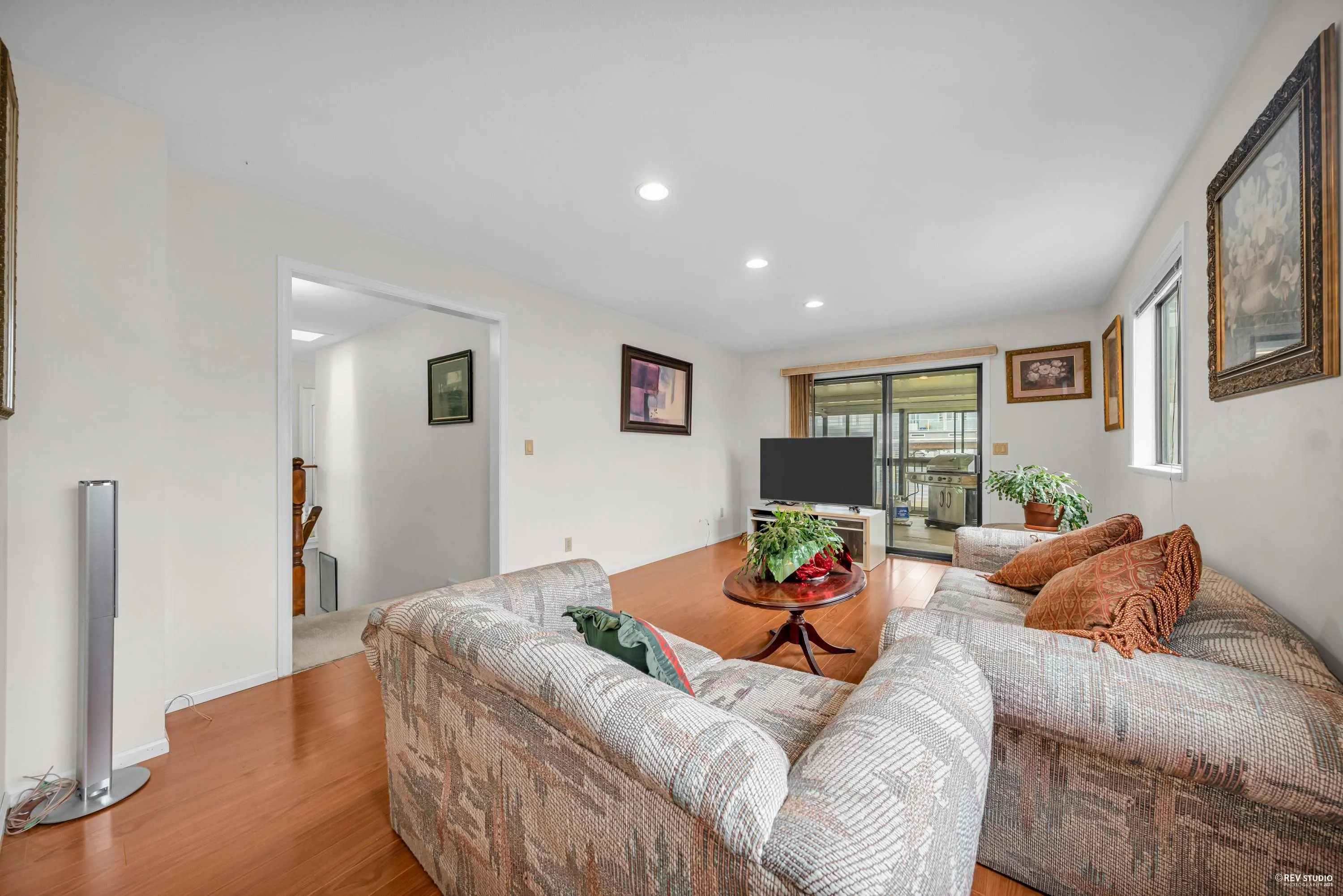 6760 Lakeview Avenue