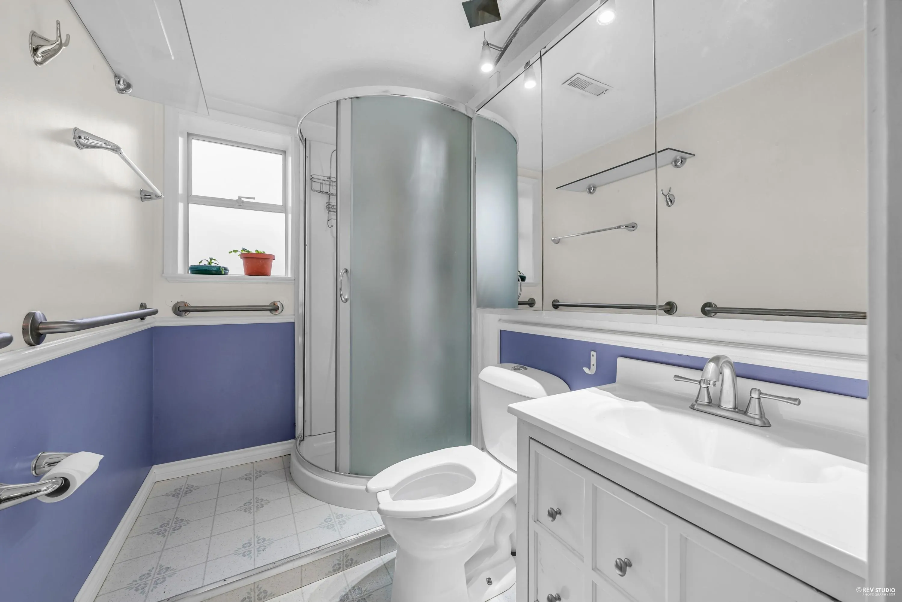 6760 Lakeview Avenue