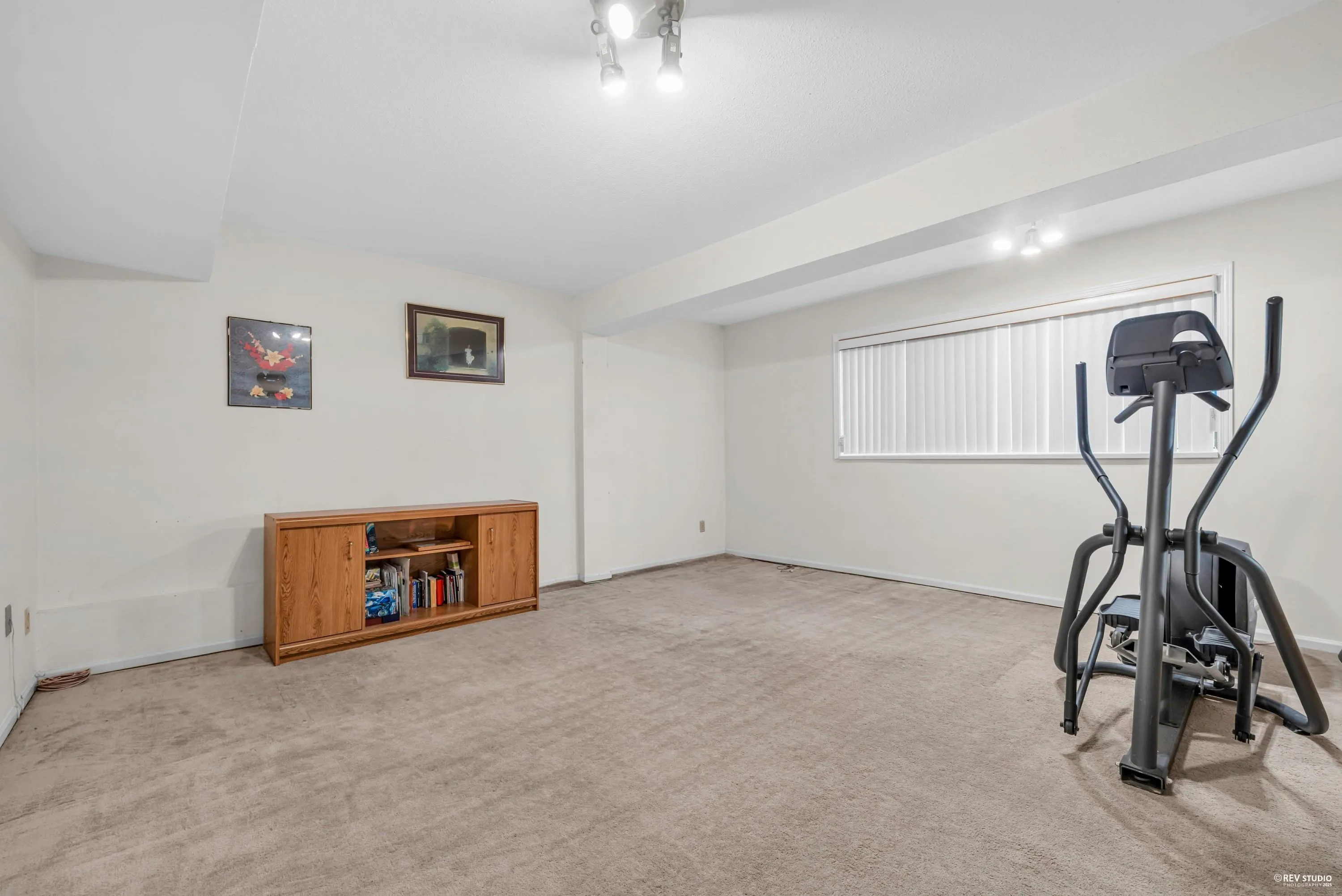 6760 Lakeview Avenue