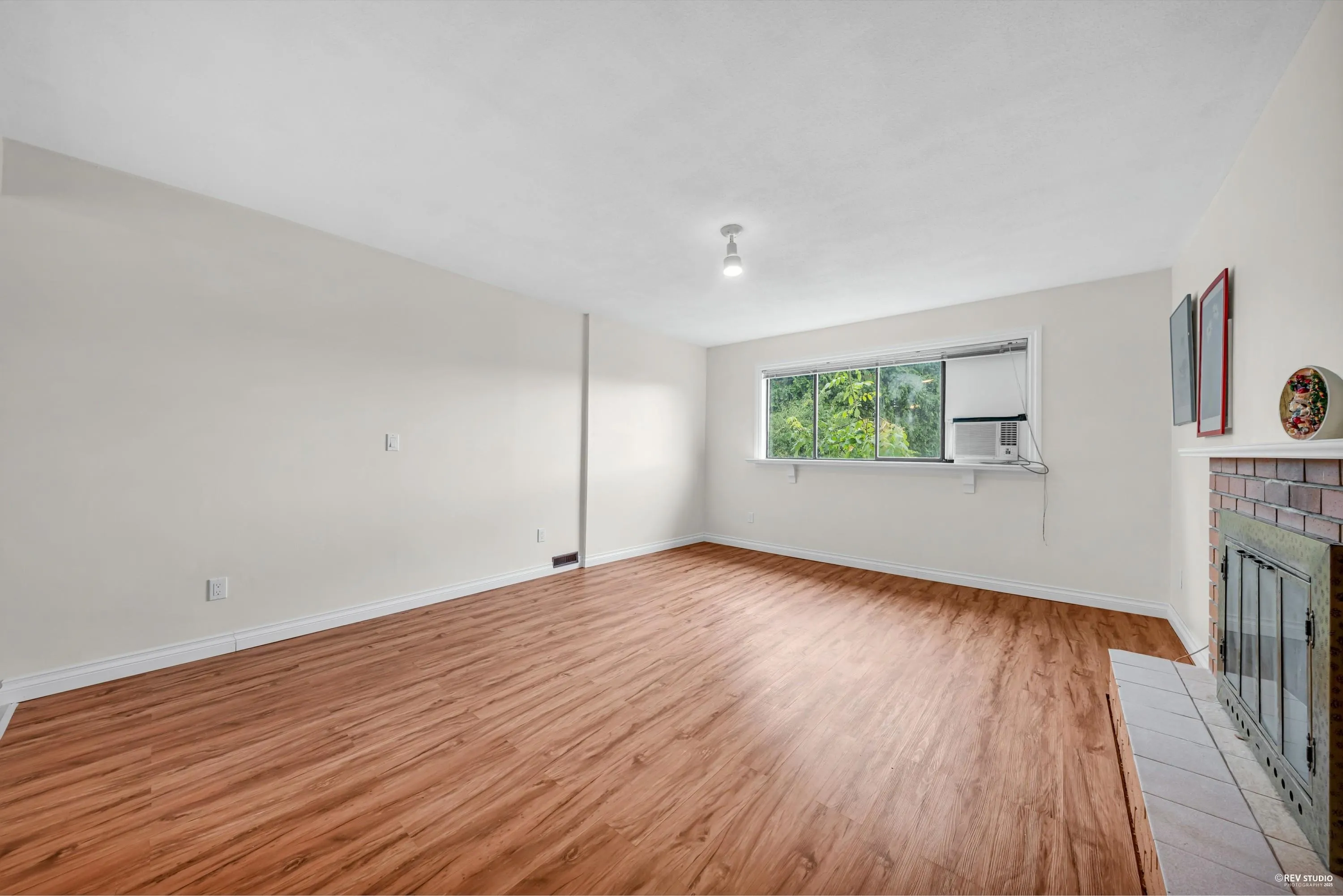 6760 Lakeview Avenue