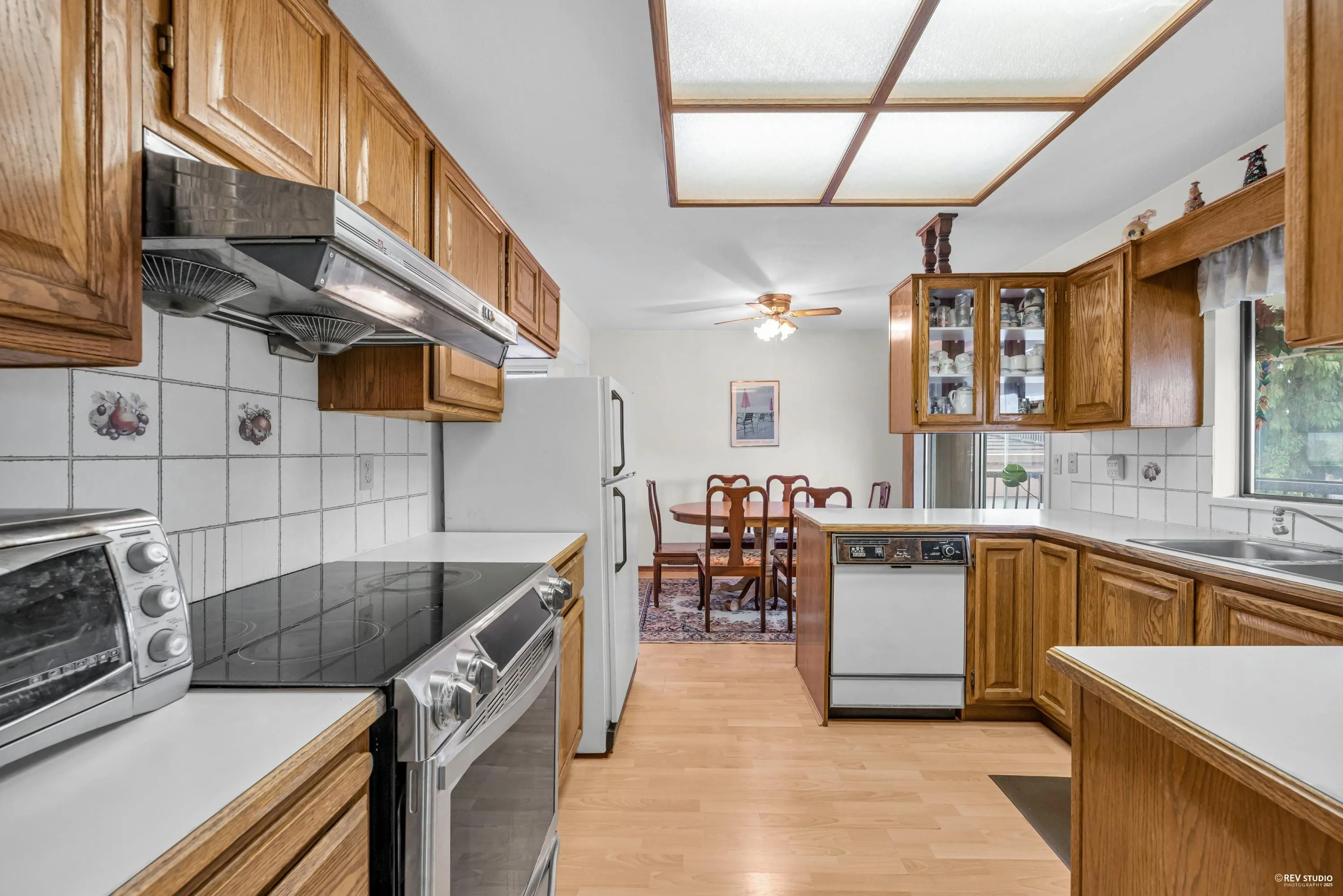 6760 Lakeview Avenue